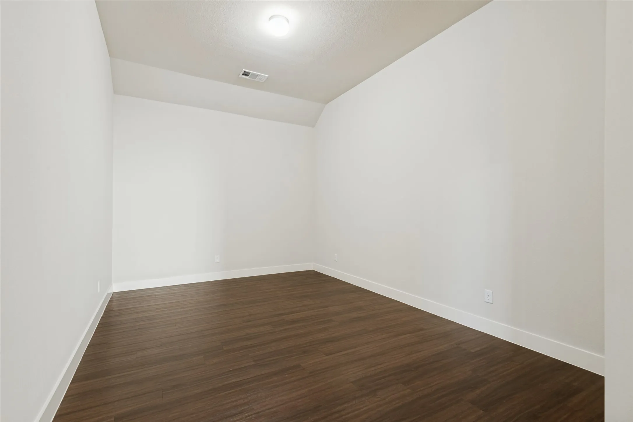 Single Family Residence For Rent in Kaufman County , 1665 Sheldon Drive, Forney, Texas 75126, 5 Bedroom, 4 Bathroom, 2 Garage spaces, 2,907 Sqft, built in 2019, mls#21375641, Real Estate Agent in Forney, Homes For Rent in Kaufman county, Homes For Rent in Forney, Realtor in Forney Texas, Real Estate Brokerage Independent Realty Texas, Luminita Cordes Realtor