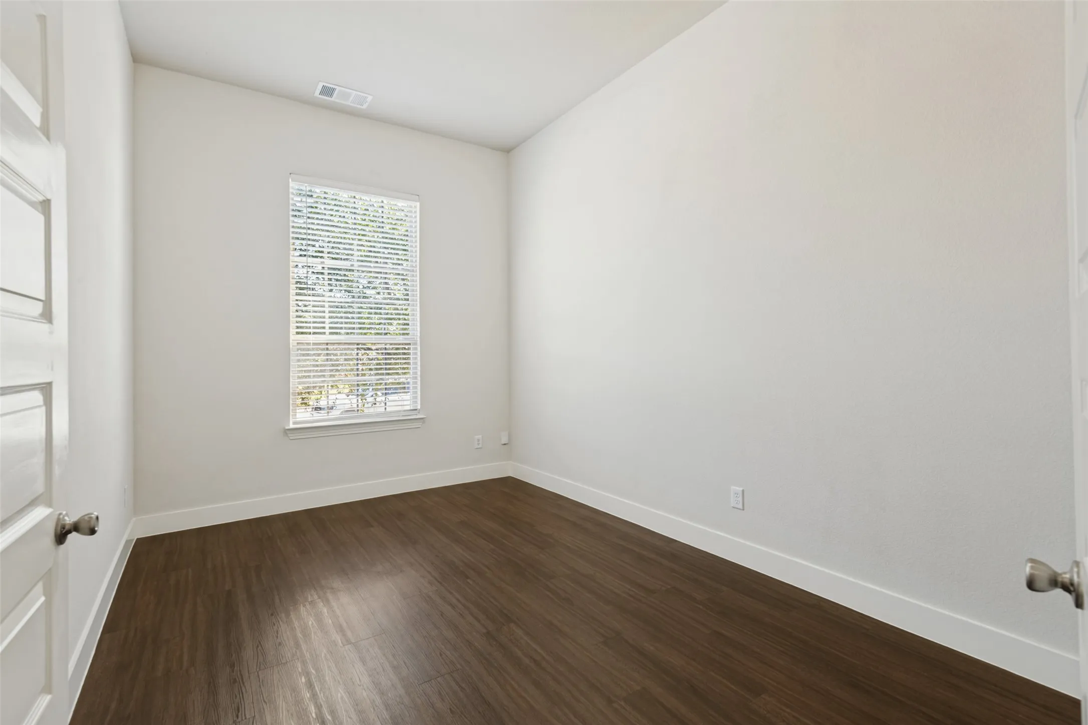 Single Family Residence For Rent in Kaufman County , 1665 Sheldon Drive, Forney, Texas 75126, 5 Bedroom, 4 Bathroom, 2 Garage spaces, 2,907 Sqft, built in 2019, mls#21375641, Real Estate Agent in Forney, Homes For Rent in Kaufman county, Homes For Rent in Forney, Realtor in Forney Texas, Real Estate Brokerage Independent Realty Texas, Luminita Cordes Realtor