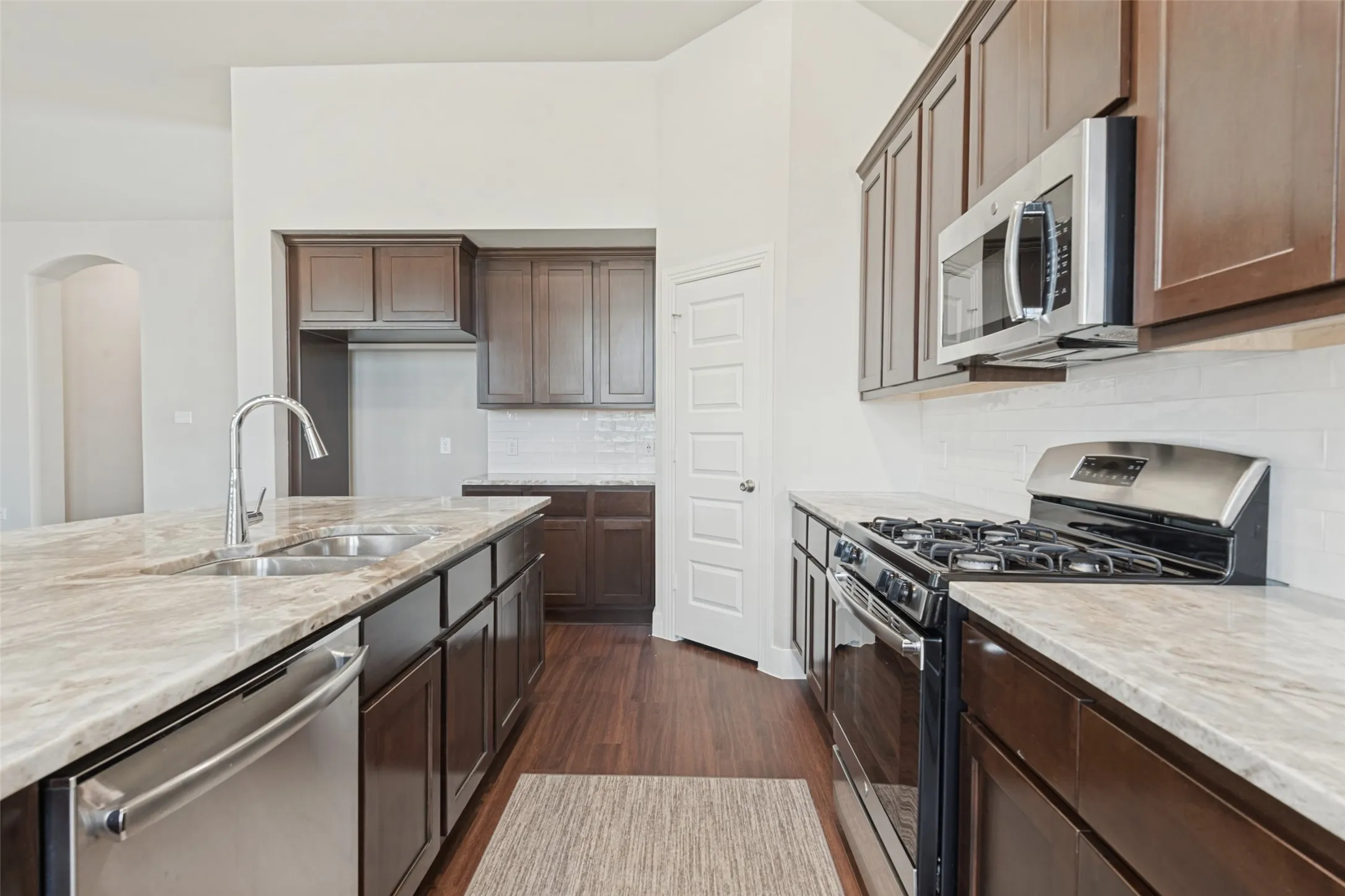 Single Family Residence For Rent in Kaufman County , 1665 Sheldon Drive, Forney, Texas 75126, 5 Bedroom, 4 Bathroom, 2 Garage spaces, 2,907 Sqft, built in 2019, mls#21375641, Real Estate Agent in Forney, Homes For Rent in Kaufman county, Homes For Rent in Forney, Realtor in Forney Texas, Real Estate Brokerage Independent Realty Texas, Luminita Cordes Realtor