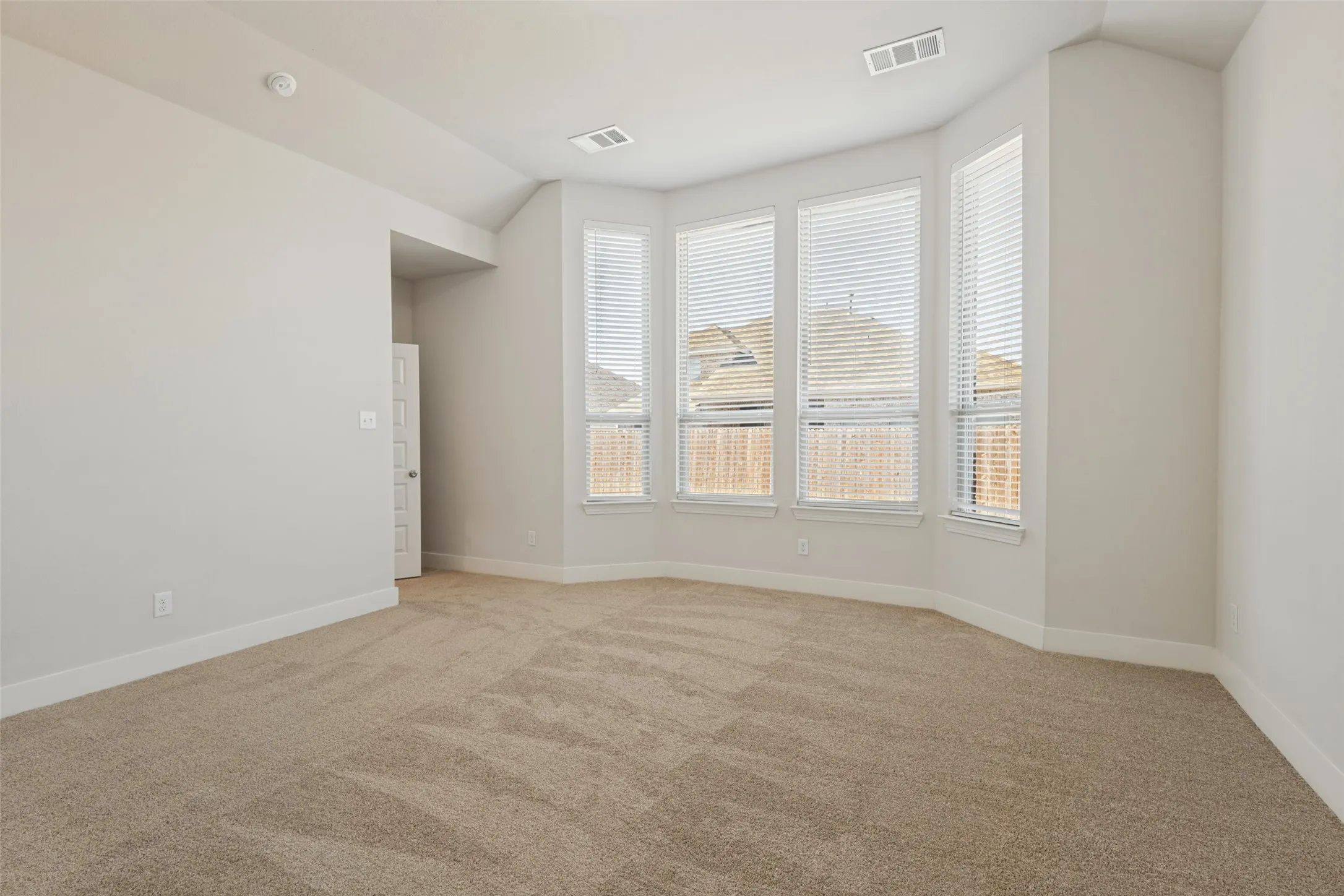 Single Family Residence For Rent in Kaufman County , 1665 Sheldon Drive, Forney, Texas 75126, 5 Bedroom, 4 Bathroom, 2 Garage spaces, 2,907 Sqft, built in 2019, mls#21375641, Real Estate Agent in Forney, Homes For Rent in Kaufman county, Homes For Rent in Forney, Realtor in Forney Texas, Real Estate Brokerage Independent Realty Texas, Luminita Cordes Realtor