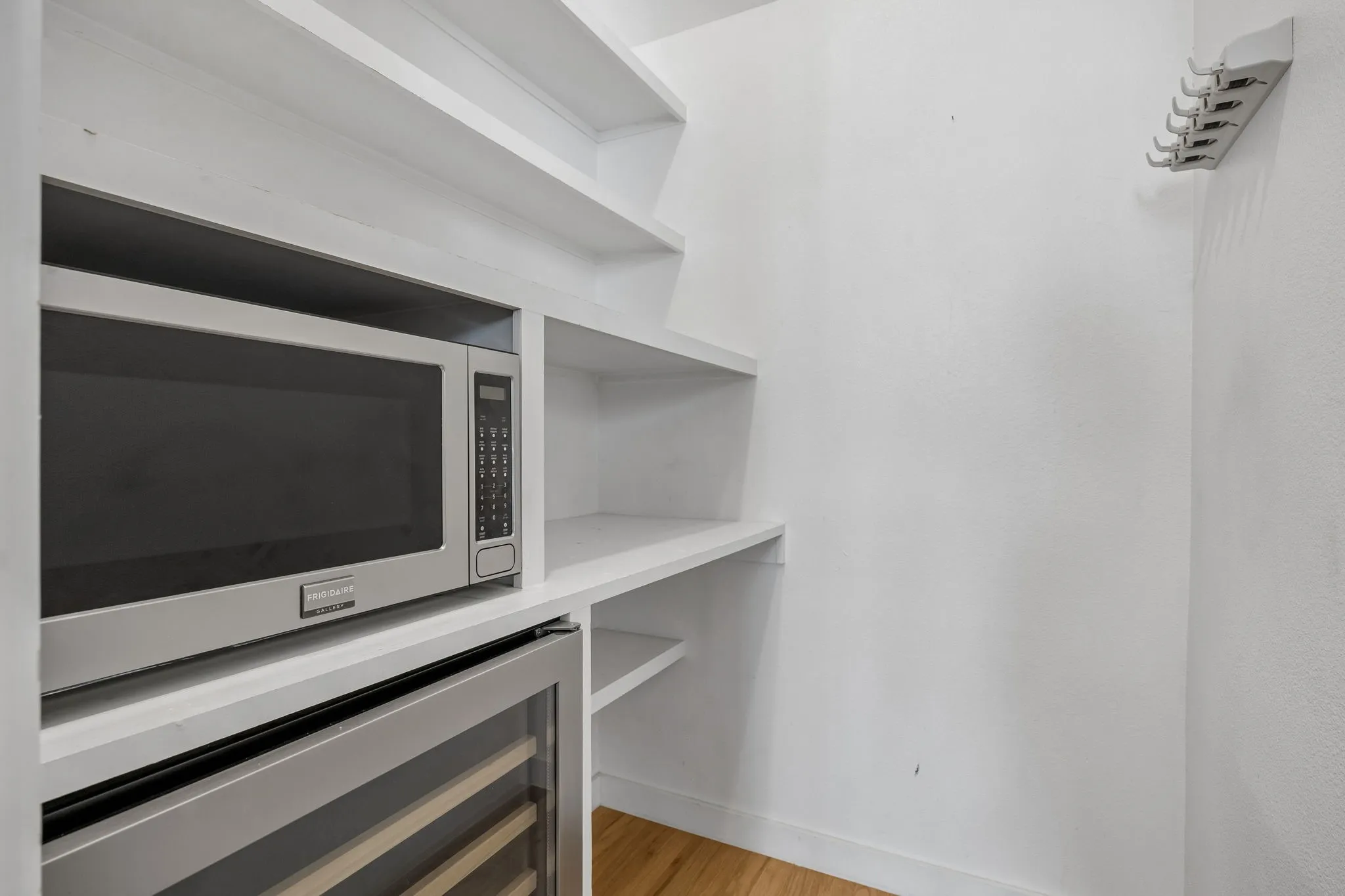 Condominium For Rent in Dallas County , 2630 Calvin Street 101, Dallas, Texas 75204, 2 Bedroom, 3 Bathroom, 2 Garage spaces, 1,817 Sqft, built in 2017, mls#21372349, Real Estate Agent in Dallas, Homes For Rent in Dallas county, Homes For Rent in Dallas, Realtor in Dallas Texas, Real Estate Brokerage Independent Realty Texas, Luminita Cordes Realtor