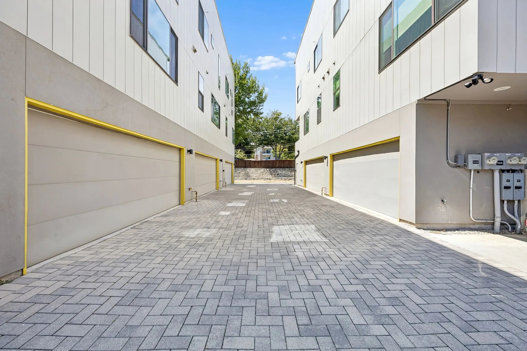 Condominium For Rent in Dallas County , 2630 Calvin Street 101, Dallas, Texas 75204, 2 Bedroom, 3 Bathroom, 2 Garage spaces, 1,817 Sqft, built in 2017, mls#21372349, Real Estate Agent in Dallas, Homes For Rent in Dallas county, Homes For Rent in Dallas, Realtor in Dallas Texas, Real Estate Brokerage Independent Realty Texas, Luminita Cordes Realtor