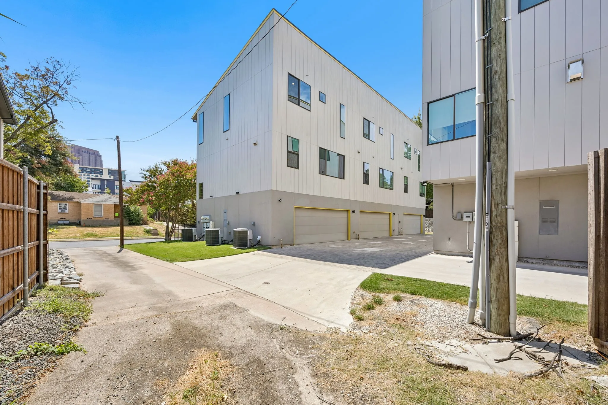 Condominium For Rent in Dallas County , 2630 Calvin Street 101, Dallas, Texas 75204, 2 Bedroom, 3 Bathroom, 2 Garage spaces, 1,817 Sqft, built in 2017, mls#21372349, Real Estate Agent in Dallas, Homes For Rent in Dallas county, Homes For Rent in Dallas, Realtor in Dallas Texas, Real Estate Brokerage Independent Realty Texas, Luminita Cordes Realtor