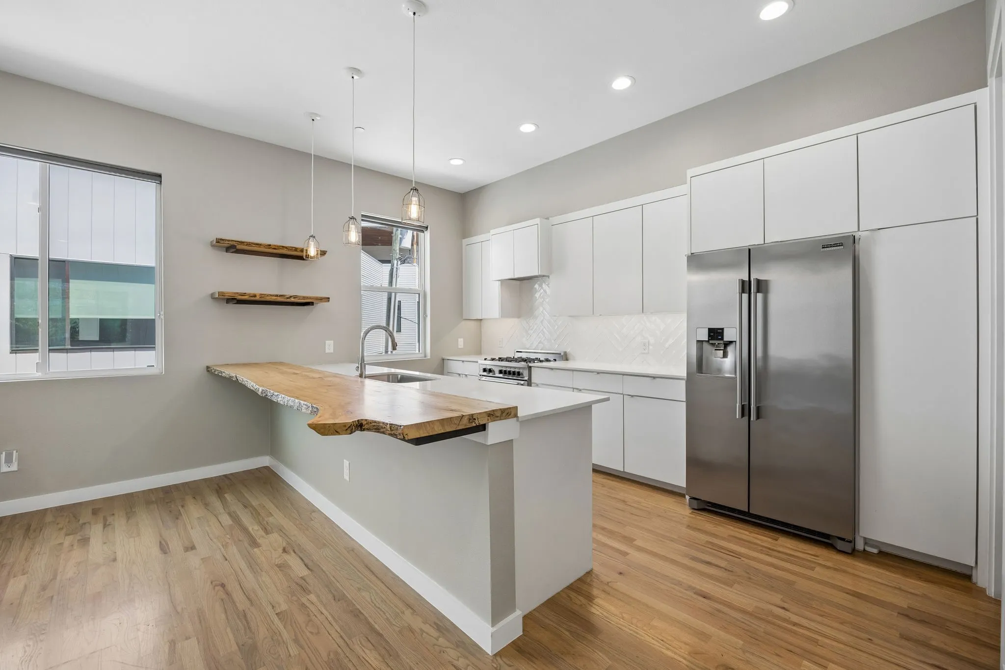 Condominium For Rent in Dallas County , 2630 Calvin Street 101, Dallas, Texas 75204, 2 Bedroom, 3 Bathroom, 2 Garage spaces, 1,817 Sqft, built in 2017, mls#21372349, Real Estate Agent in Dallas, Homes For Rent in Dallas county, Homes For Rent in Dallas, Realtor in Dallas Texas, Real Estate Brokerage Independent Realty Texas, Luminita Cordes Realtor