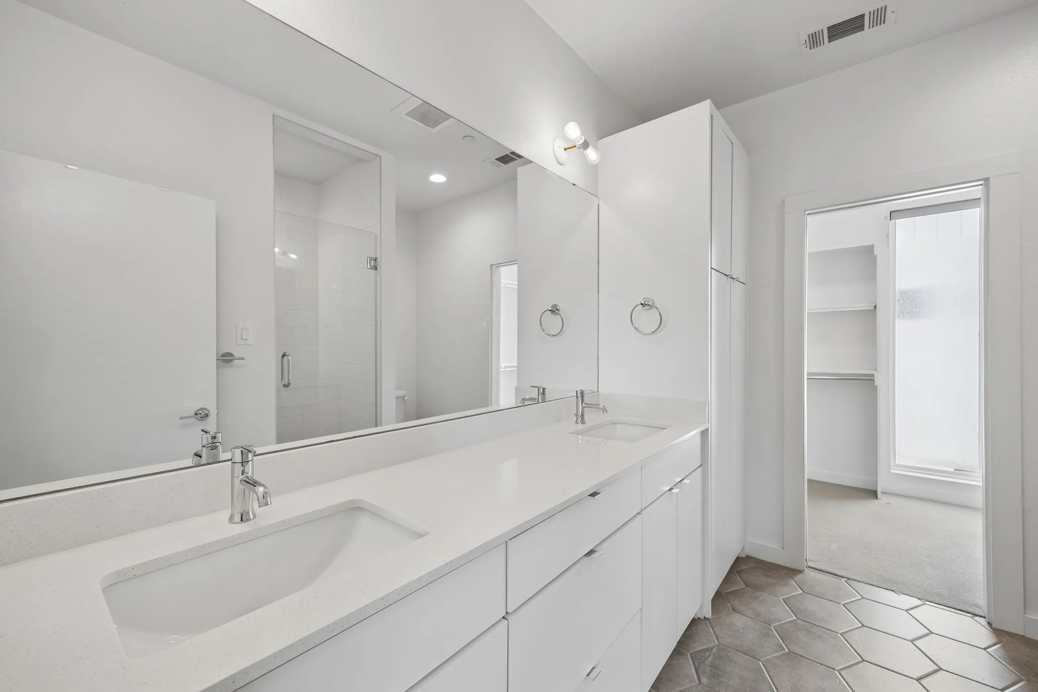 Condominium For Rent in Dallas County , 2630 Calvin Street 101, Dallas, Texas 75204, 2 Bedroom, 3 Bathroom, 2 Garage spaces, 1,817 Sqft, built in 2017, mls#21372349, Real Estate Agent in Dallas, Homes For Rent in Dallas county, Homes For Rent in Dallas, Realtor in Dallas Texas, Real Estate Brokerage Independent Realty Texas, Luminita Cordes Realtor
