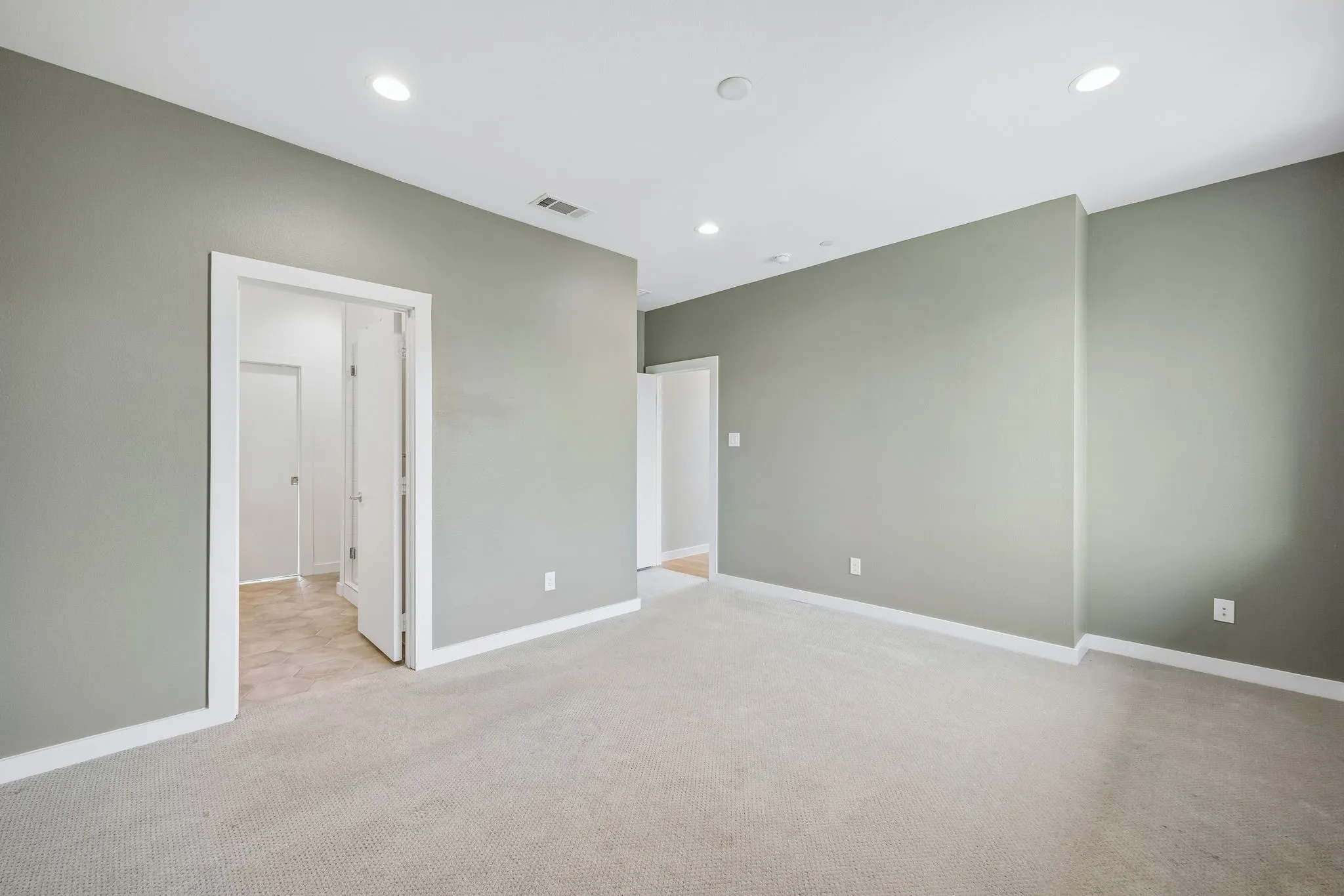 Condominium For Rent in Dallas County , 2630 Calvin Street 101, Dallas, Texas 75204, 2 Bedroom, 3 Bathroom, 2 Garage spaces, 1,817 Sqft, built in 2017, mls#21372349, Real Estate Agent in Dallas, Homes For Rent in Dallas county, Homes For Rent in Dallas, Realtor in Dallas Texas, Real Estate Brokerage Independent Realty Texas, Luminita Cordes Realtor