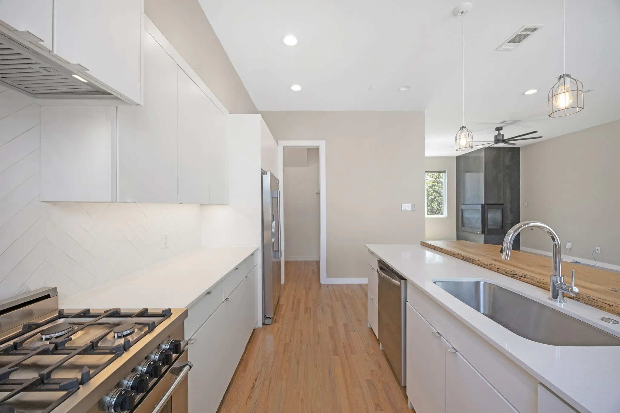 Condominium For Rent in Dallas County , 2630 Calvin Street 101, Dallas, Texas 75204, 2 Bedroom, 3 Bathroom, 2 Garage spaces, 1,817 Sqft, built in 2017, mls#21372349, Real Estate Agent in Dallas, Homes For Rent in Dallas county, Homes For Rent in Dallas, Realtor in Dallas Texas, Real Estate Brokerage Independent Realty Texas, Luminita Cordes Realtor