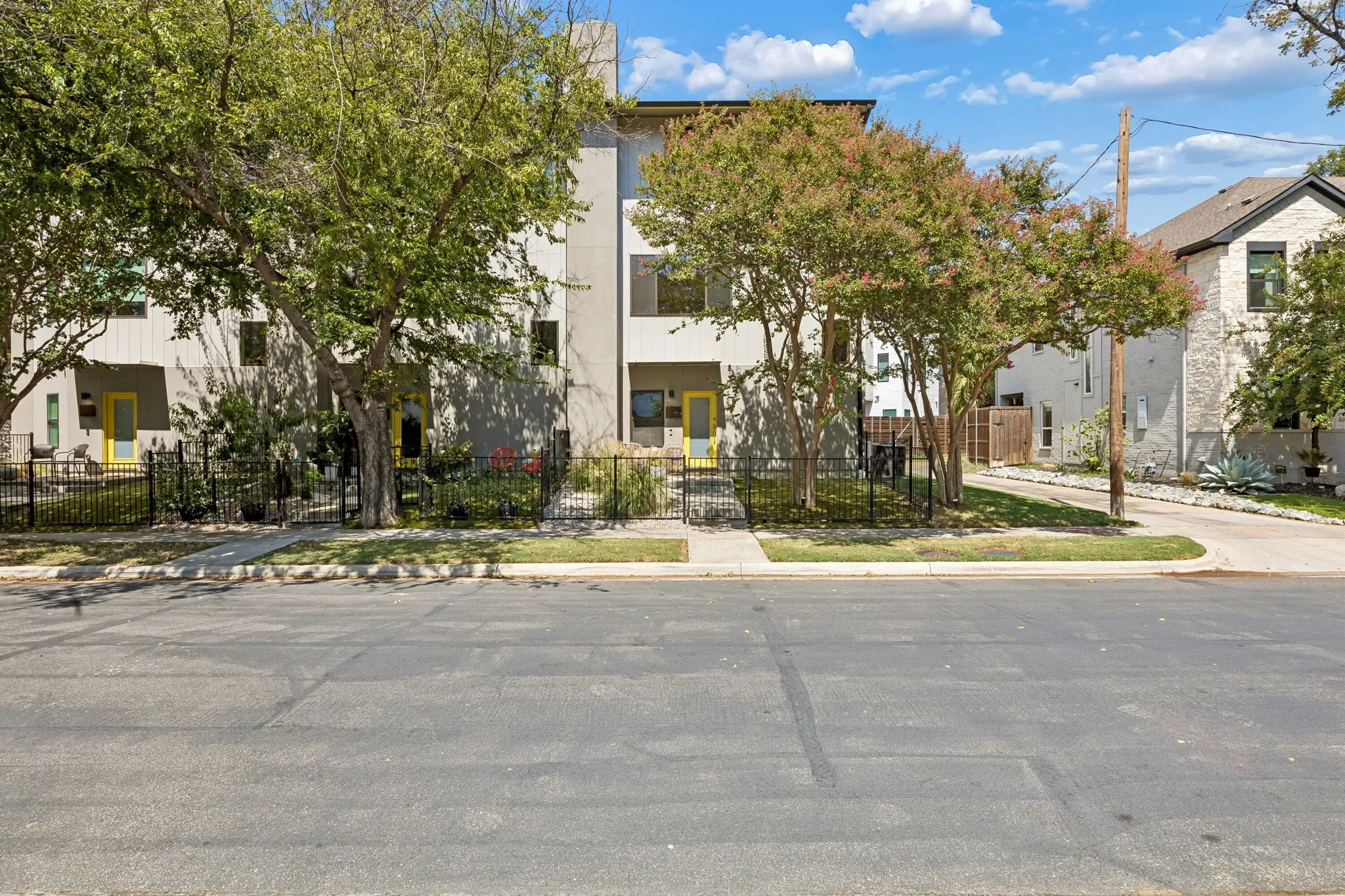 Condominium For Rent in Dallas County , 2630 Calvin Street 101, Dallas, Texas 75204, 2 Bedroom, 3 Bathroom, 2 Garage spaces, 1,817 Sqft, built in 2017, mls#21372349, Real Estate Agent in Dallas, Homes For Rent in Dallas county, Homes For Rent in Dallas, Realtor in Dallas Texas, Real Estate Brokerage Independent Realty Texas, Luminita Cordes Realtor