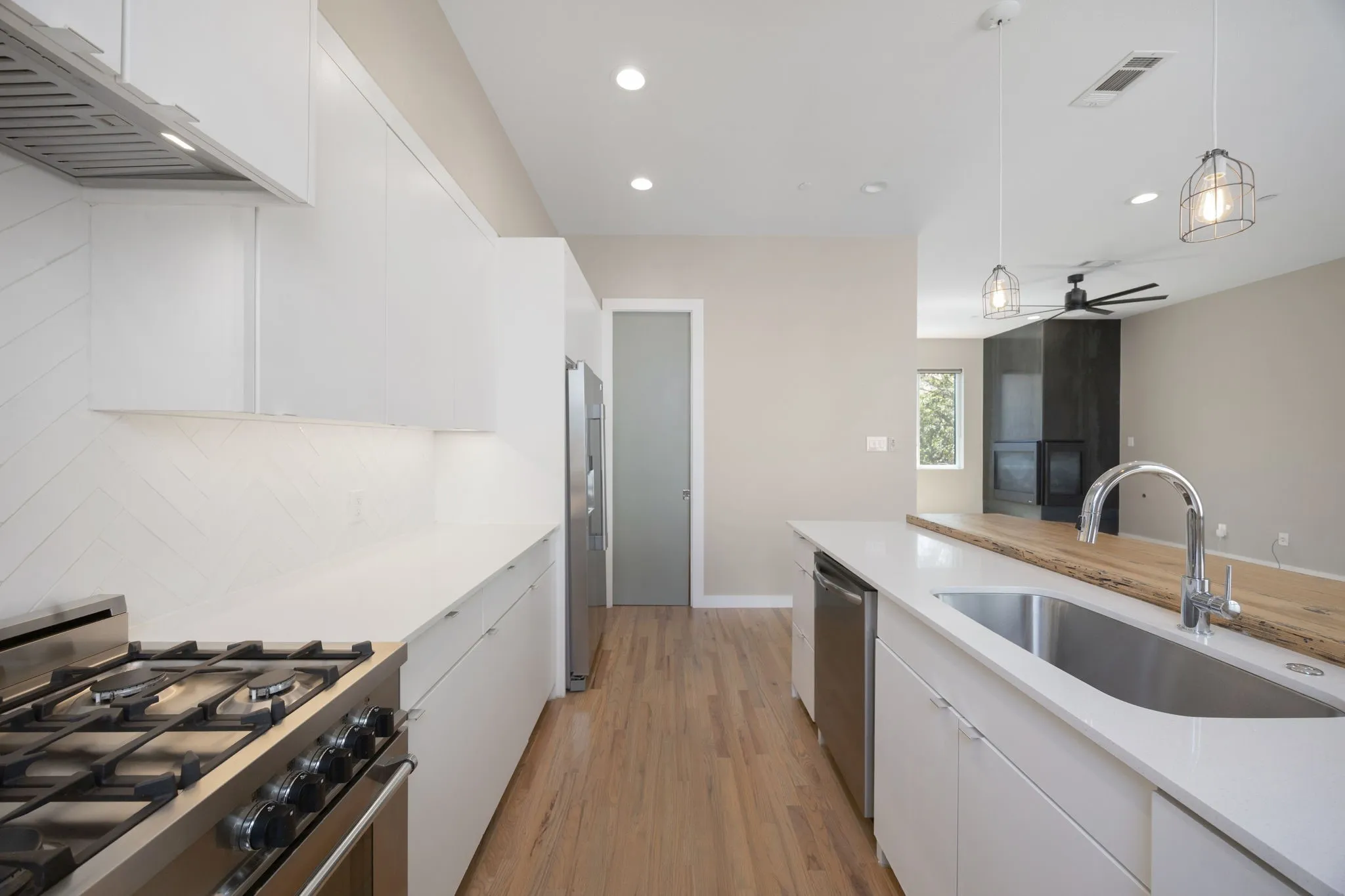 Condominium For Rent in Dallas County , 2630 Calvin Street 101, Dallas, Texas 75204, 2 Bedroom, 3 Bathroom, 2 Garage spaces, 1,817 Sqft, built in 2017, mls#21372349, Real Estate Agent in Dallas, Homes For Rent in Dallas county, Homes For Rent in Dallas, Realtor in Dallas Texas, Real Estate Brokerage Independent Realty Texas, Luminita Cordes Realtor