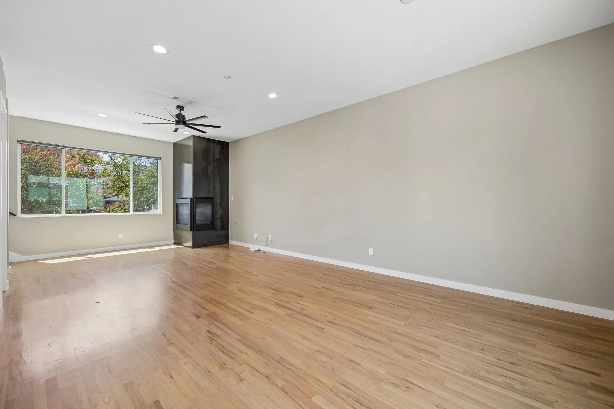 Condominium For Rent in Dallas County , 2630 Calvin Street 101, Dallas, Texas 75204, 2 Bedroom, 3 Bathroom, 2 Garage spaces, 1,817 Sqft, built in 2017, mls#21372349, Real Estate Agent in Dallas, Homes For Rent in Dallas county, Homes For Rent in Dallas, Realtor in Dallas Texas, Real Estate Brokerage Independent Realty Texas, Luminita Cordes Realtor