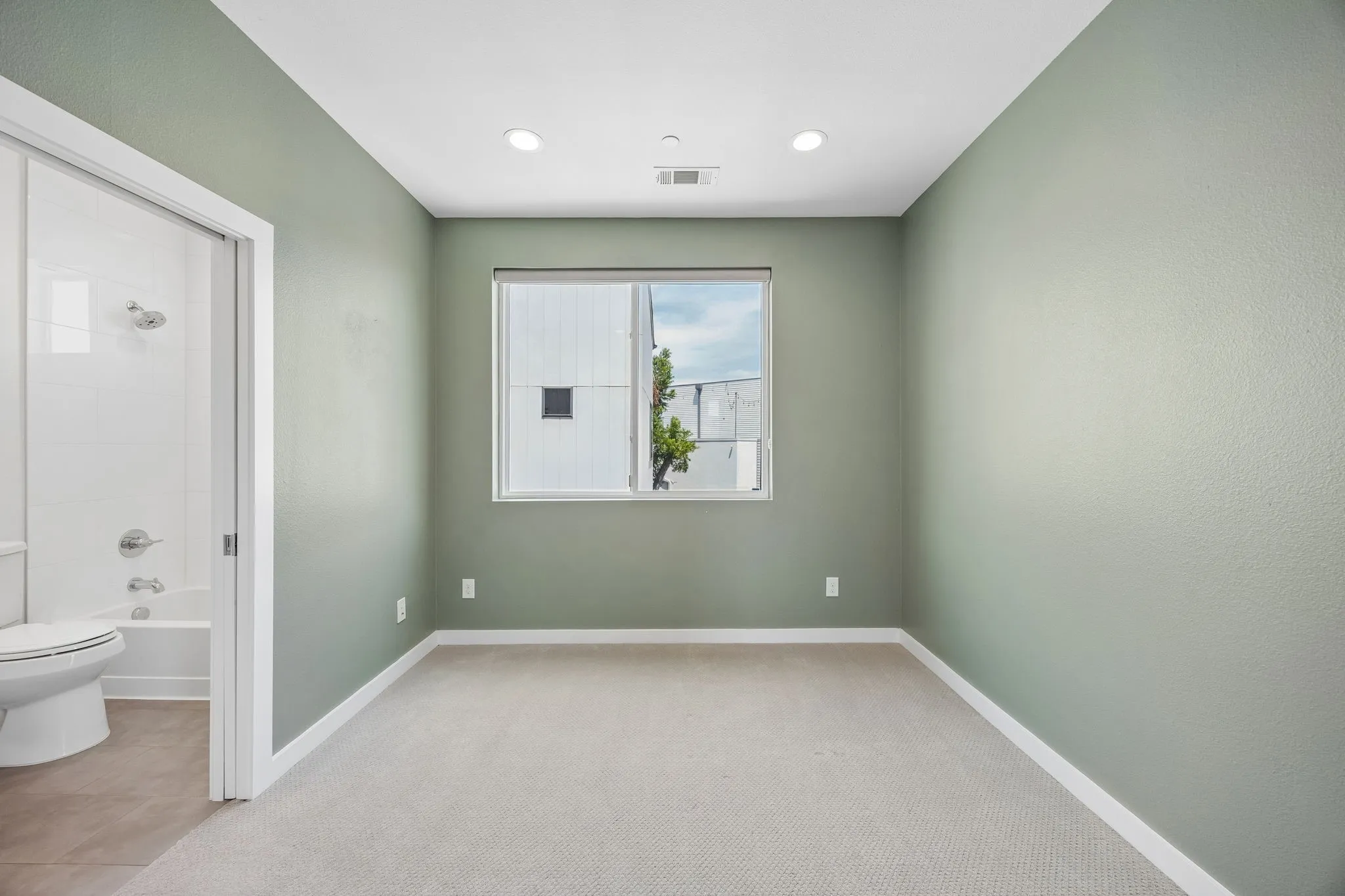 Condominium For Rent in Dallas County , 2630 Calvin Street 101, Dallas, Texas 75204, 2 Bedroom, 3 Bathroom, 2 Garage spaces, 1,817 Sqft, built in 2017, mls#21372349, Real Estate Agent in Dallas, Homes For Rent in Dallas county, Homes For Rent in Dallas, Realtor in Dallas Texas, Real Estate Brokerage Independent Realty Texas, Luminita Cordes Realtor