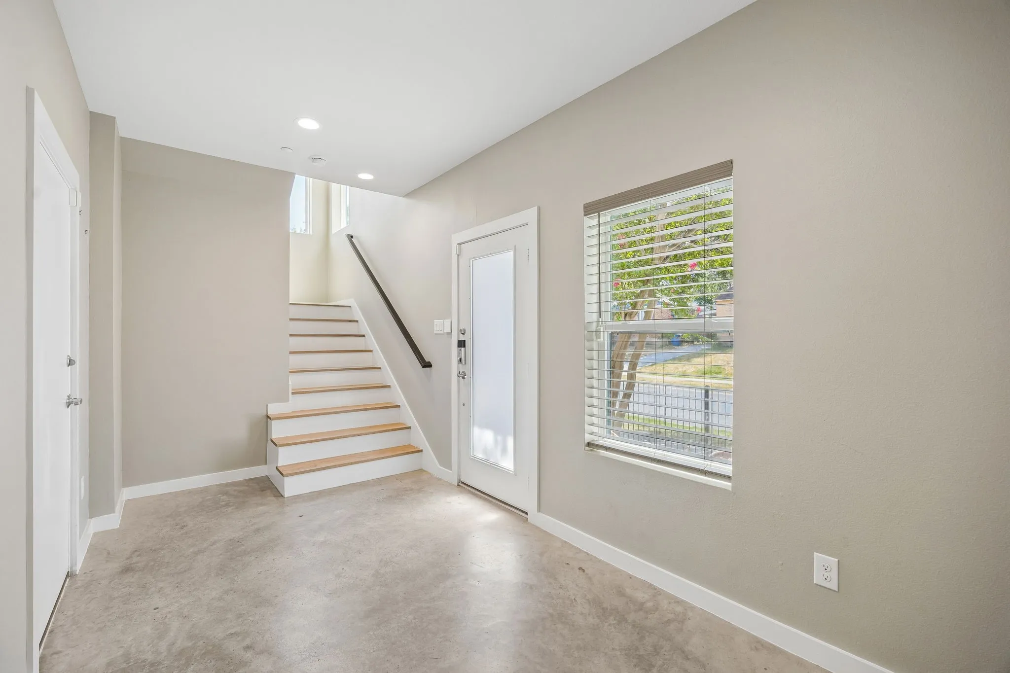Condominium For Rent in Dallas County , 2630 Calvin Street 101, Dallas, Texas 75204, 2 Bedroom, 3 Bathroom, 2 Garage spaces, 1,817 Sqft, built in 2017, mls#21372349, Real Estate Agent in Dallas, Homes For Rent in Dallas county, Homes For Rent in Dallas, Realtor in Dallas Texas, Real Estate Brokerage Independent Realty Texas, Luminita Cordes Realtor