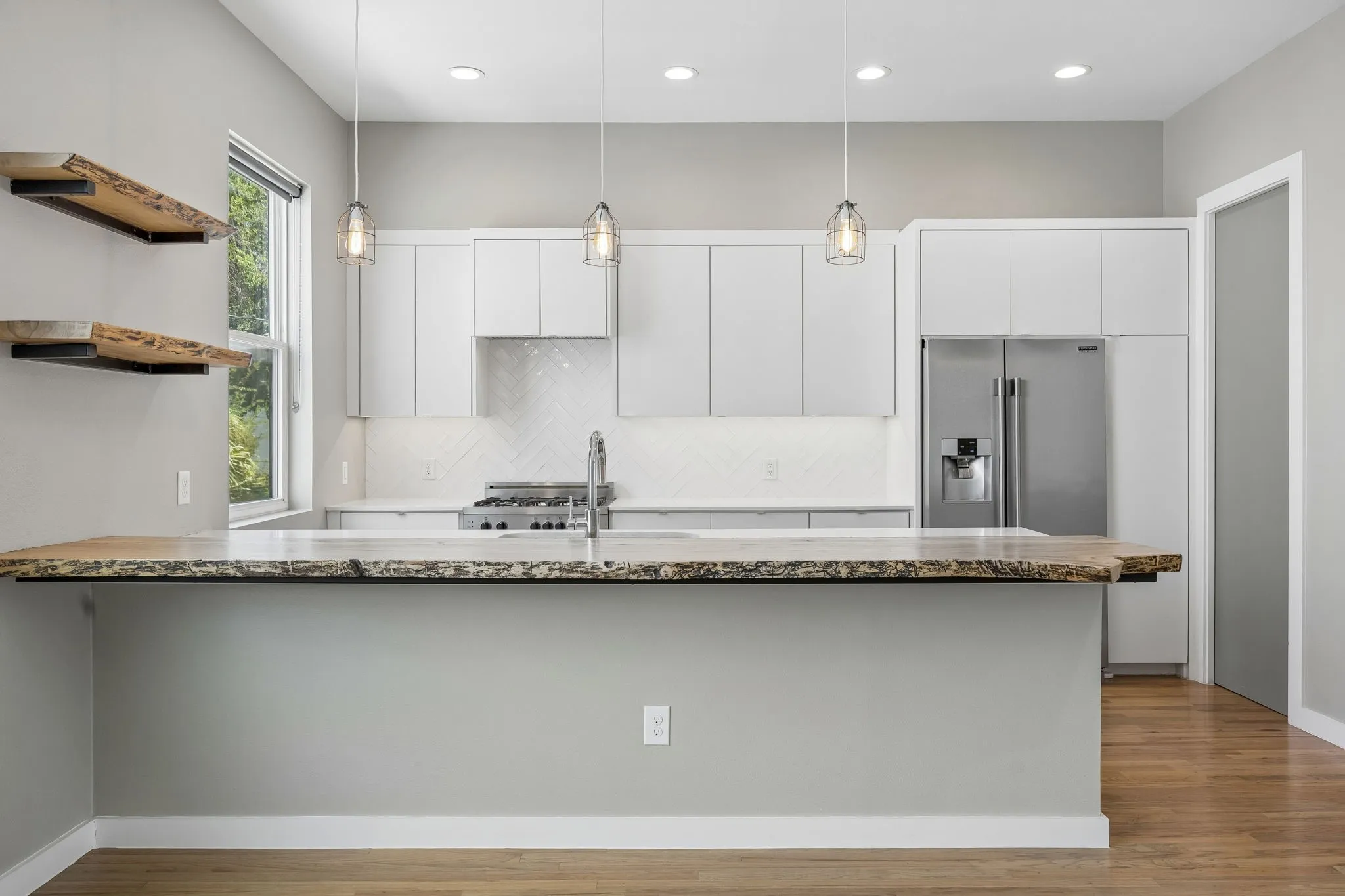 Condominium For Rent in Dallas County , 2630 Calvin Street 101, Dallas, Texas 75204, 2 Bedroom, 3 Bathroom, 2 Garage spaces, 1,817 Sqft, built in 2017, mls#21372349, Real Estate Agent in Dallas, Homes For Rent in Dallas county, Homes For Rent in Dallas, Realtor in Dallas Texas, Real Estate Brokerage Independent Realty Texas, Luminita Cordes Realtor