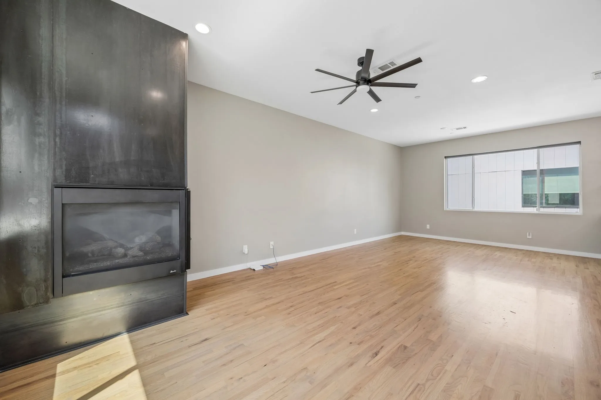 Condominium For Rent in Dallas County , 2630 Calvin Street 101, Dallas, Texas 75204, 2 Bedroom, 3 Bathroom, 2 Garage spaces, 1,817 Sqft, built in 2017, mls#21372349, Real Estate Agent in Dallas, Homes For Rent in Dallas county, Homes For Rent in Dallas, Realtor in Dallas Texas, Real Estate Brokerage Independent Realty Texas, Luminita Cordes Realtor
