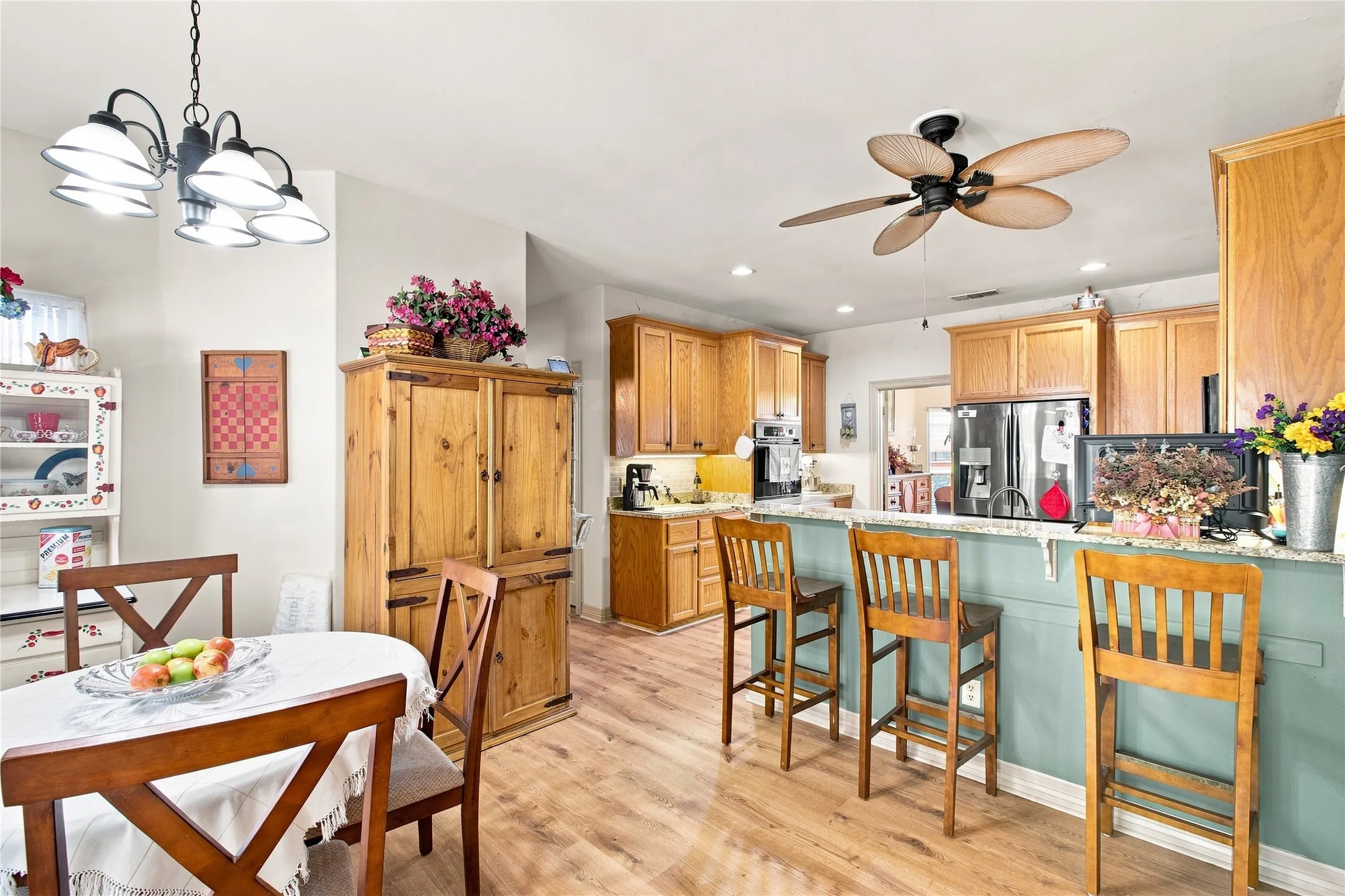 Single Family Residence For Sale in Hunt County , 4905 County Road 1134, Leonard, Texas 75452, 4 Bedroom, 4 Bathroom, 2 Garage spaces, 3,660 Sqft, built in 2002, mls#21375643, Real Estate Agent in Leonard, Homes For Sale in Hunt county, Homes For Sale in Leonard, Realtor in Leonard Texas, Real Estate Brokerage Independent Realty Texas, Luminita Cordes Realtor