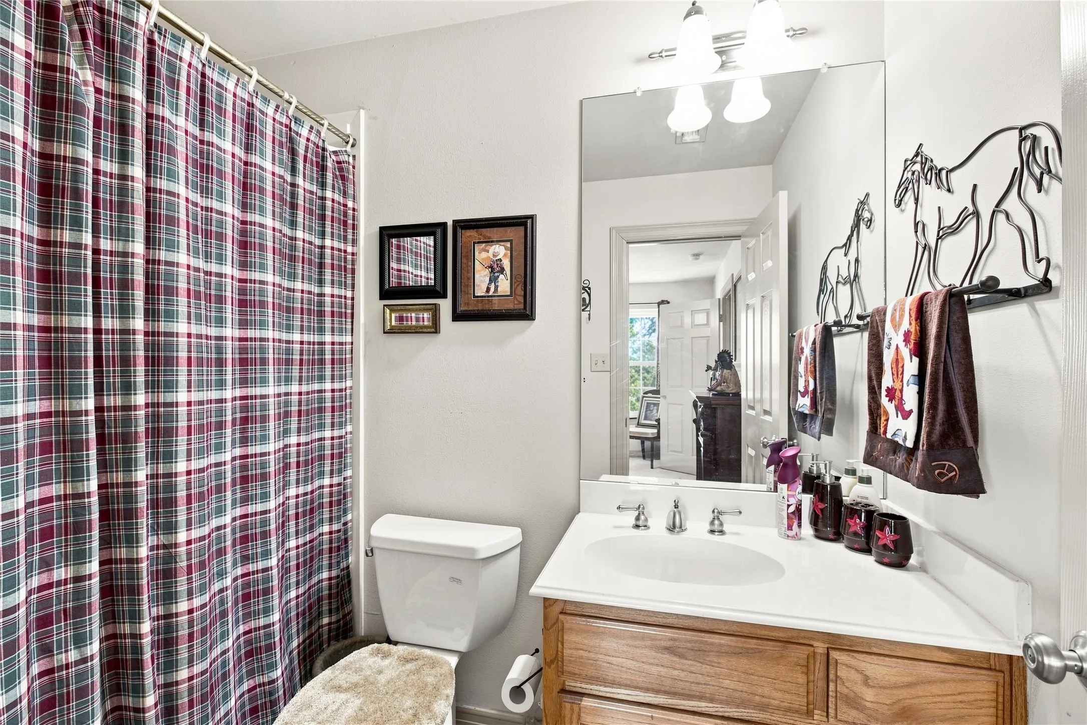 Single Family Residence For Sale in Hunt County , 4905 County Road 1134, Leonard, Texas 75452, 4 Bedroom, 4 Bathroom, 2 Garage spaces, 3,660 Sqft, built in 2002, mls#21375643, Real Estate Agent in Leonard, Homes For Sale in Hunt county, Homes For Sale in Leonard, Realtor in Leonard Texas, Real Estate Brokerage Independent Realty Texas, Luminita Cordes Realtor