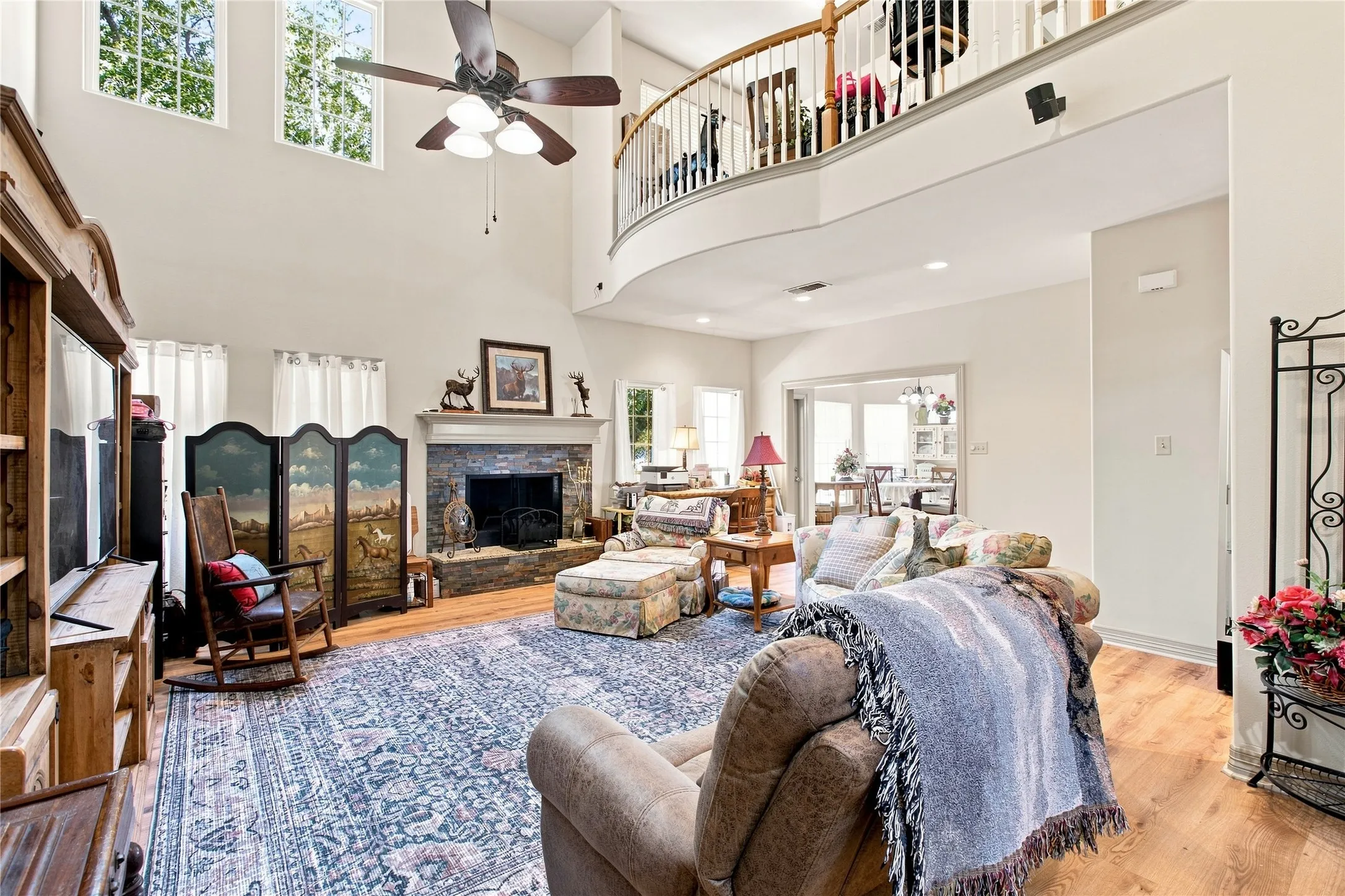 Single Family Residence For Sale in Hunt County , 4905 County Road 1134, Leonard, Texas 75452, 4 Bedroom, 4 Bathroom, 2 Garage spaces, 3,660 Sqft, built in 2002, mls#21375643, Real Estate Agent in Leonard, Homes For Sale in Hunt county, Homes For Sale in Leonard, Realtor in Leonard Texas, Real Estate Brokerage Independent Realty Texas, Luminita Cordes Realtor