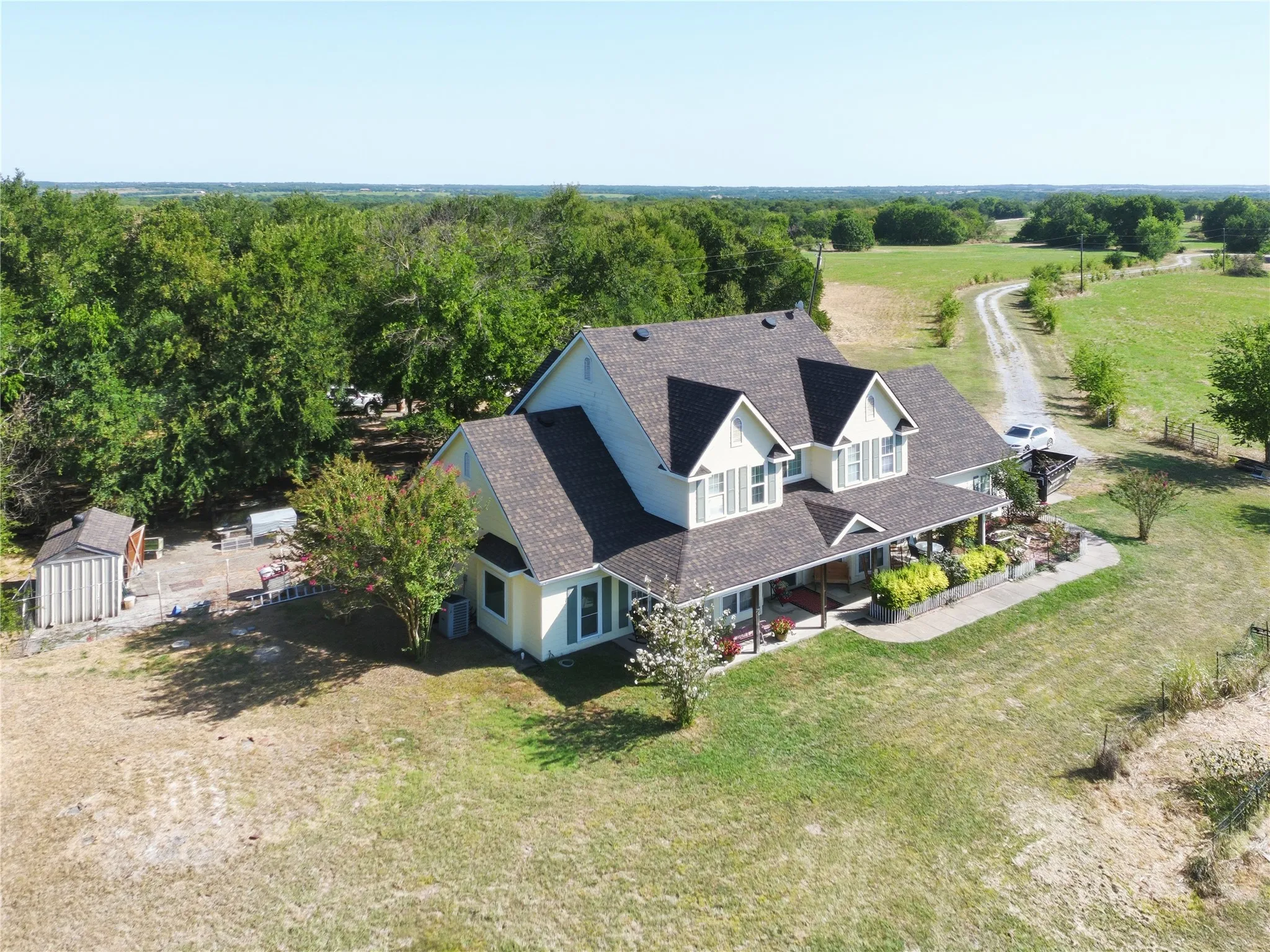 Single Family Residence For Sale in Hunt County , 4905 County Road 1134, Leonard, Texas 75452, 4 Bedroom, 4 Bathroom, 2 Garage spaces, 3,660 Sqft, built in 2002, mls#21375643, Real Estate Agent in Leonard, Homes For Sale in Hunt county, Homes For Sale in Leonard, Realtor in Leonard Texas, Real Estate Brokerage Independent Realty Texas, Luminita Cordes Realtor