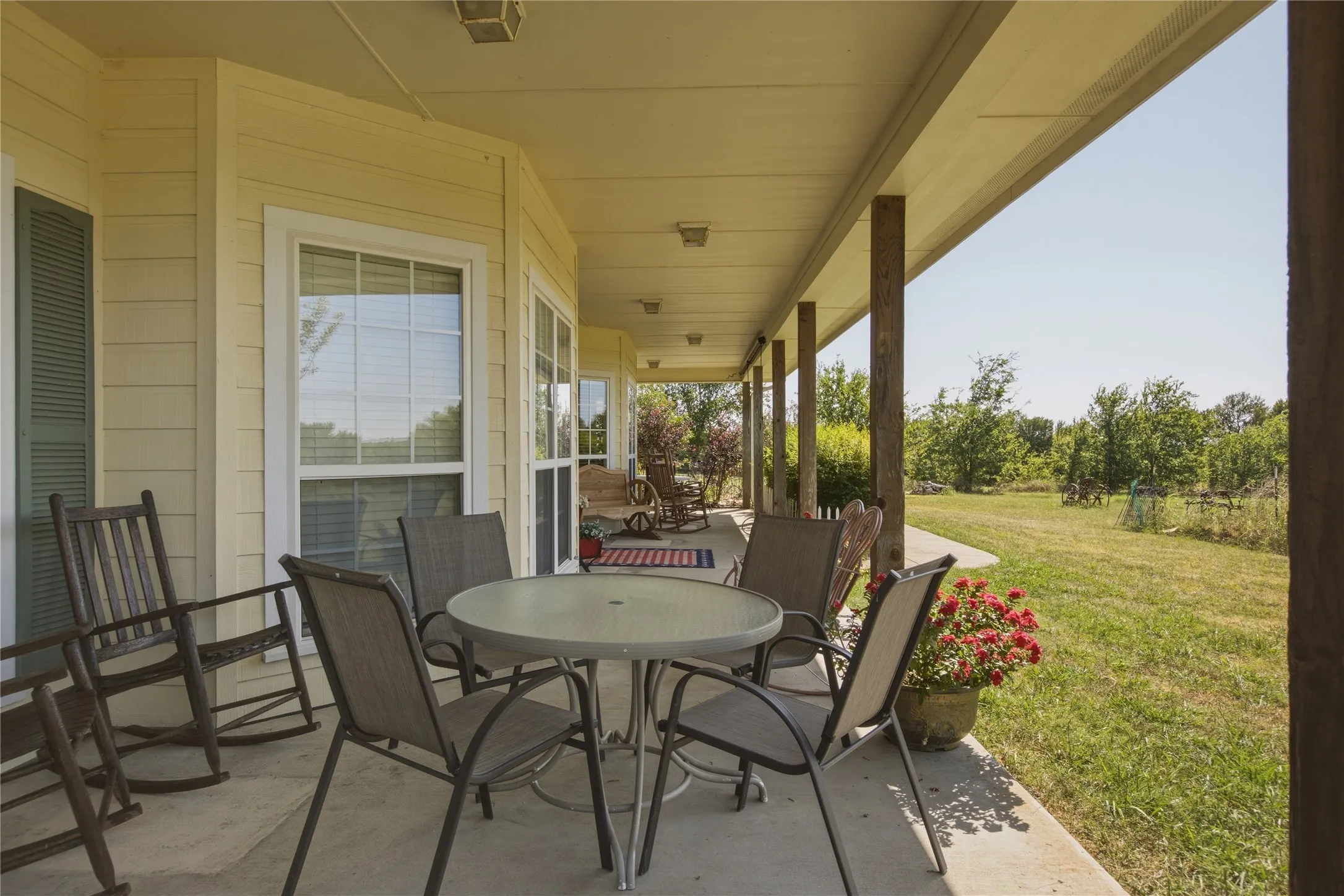 Single Family Residence For Sale in Hunt County , 4905 County Road 1134, Leonard, Texas 75452, 4 Bedroom, 4 Bathroom, 2 Garage spaces, 3,660 Sqft, built in 2002, mls#21375643, Real Estate Agent in Leonard, Homes For Sale in Hunt county, Homes For Sale in Leonard, Realtor in Leonard Texas, Real Estate Brokerage Independent Realty Texas, Luminita Cordes Realtor