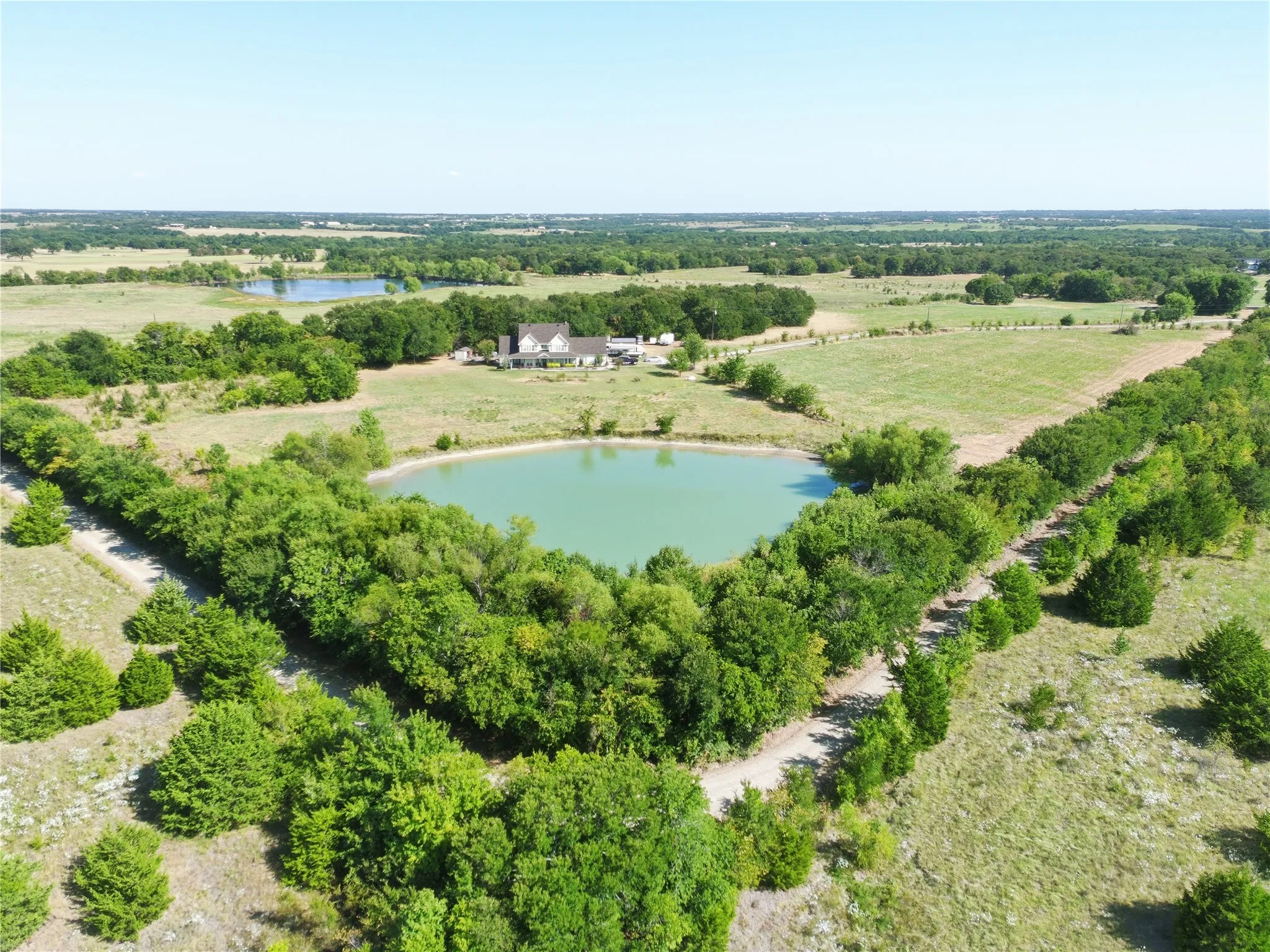 Single Family Residence For Sale in Hunt County , 4905 County Road 1134, Leonard, Texas 75452, 4 Bedroom, 4 Bathroom, 2 Garage spaces, 3,660 Sqft, built in 2002, mls#21375643, Real Estate Agent in Leonard, Homes For Sale in Hunt county, Homes For Sale in Leonard, Realtor in Leonard Texas, Real Estate Brokerage Independent Realty Texas, Luminita Cordes Realtor
