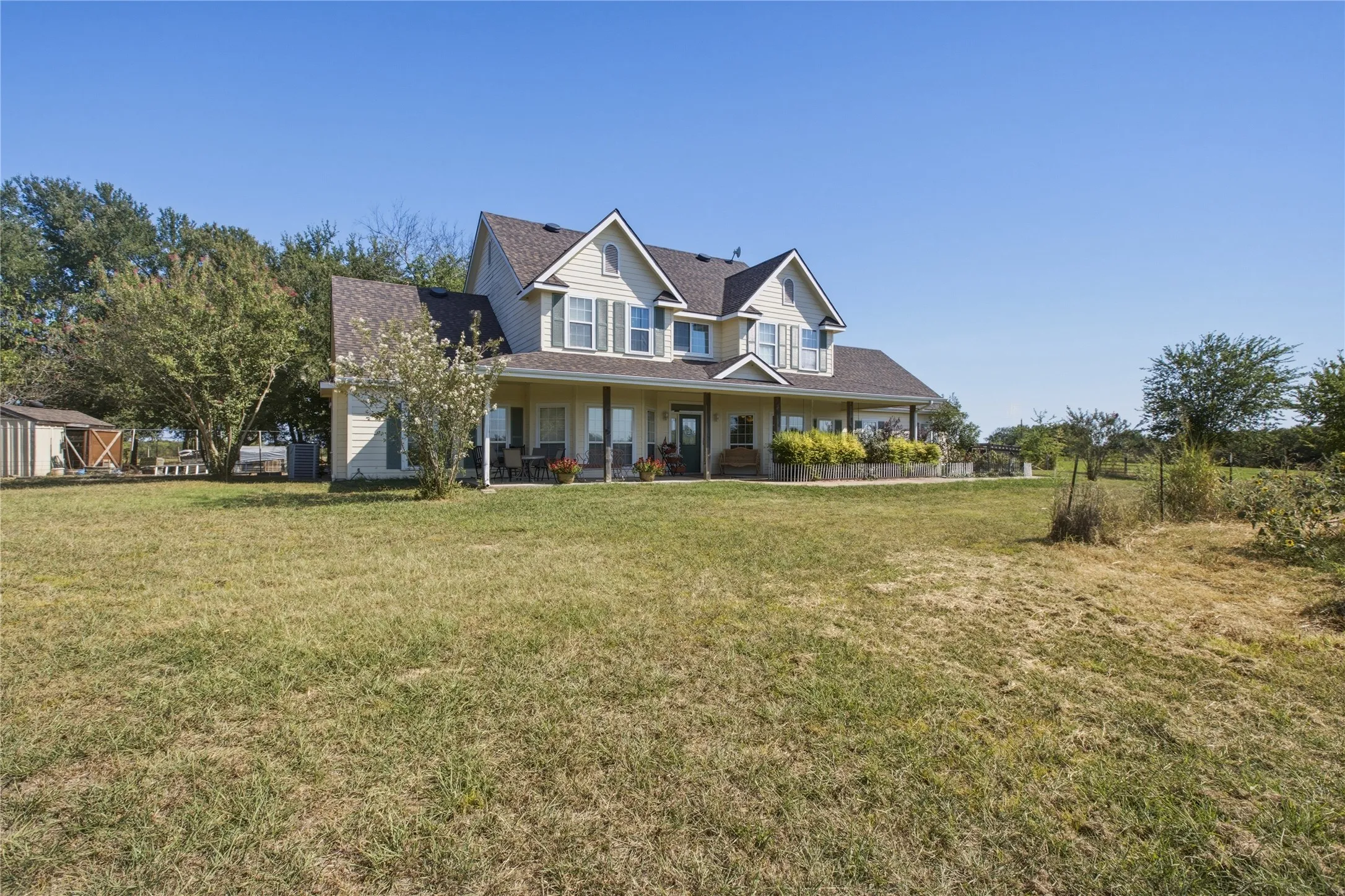 Single Family Residence For Sale in Hunt County , 4905 County Road 1134, Leonard, Texas 75452, 4 Bedroom, 4 Bathroom, 2 Garage spaces, 3,660 Sqft, built in 2002, mls#21375643, Real Estate Agent in Leonard, Homes For Sale in Hunt county, Homes For Sale in Leonard, Realtor in Leonard Texas, Real Estate Brokerage Independent Realty Texas, Luminita Cordes Realtor