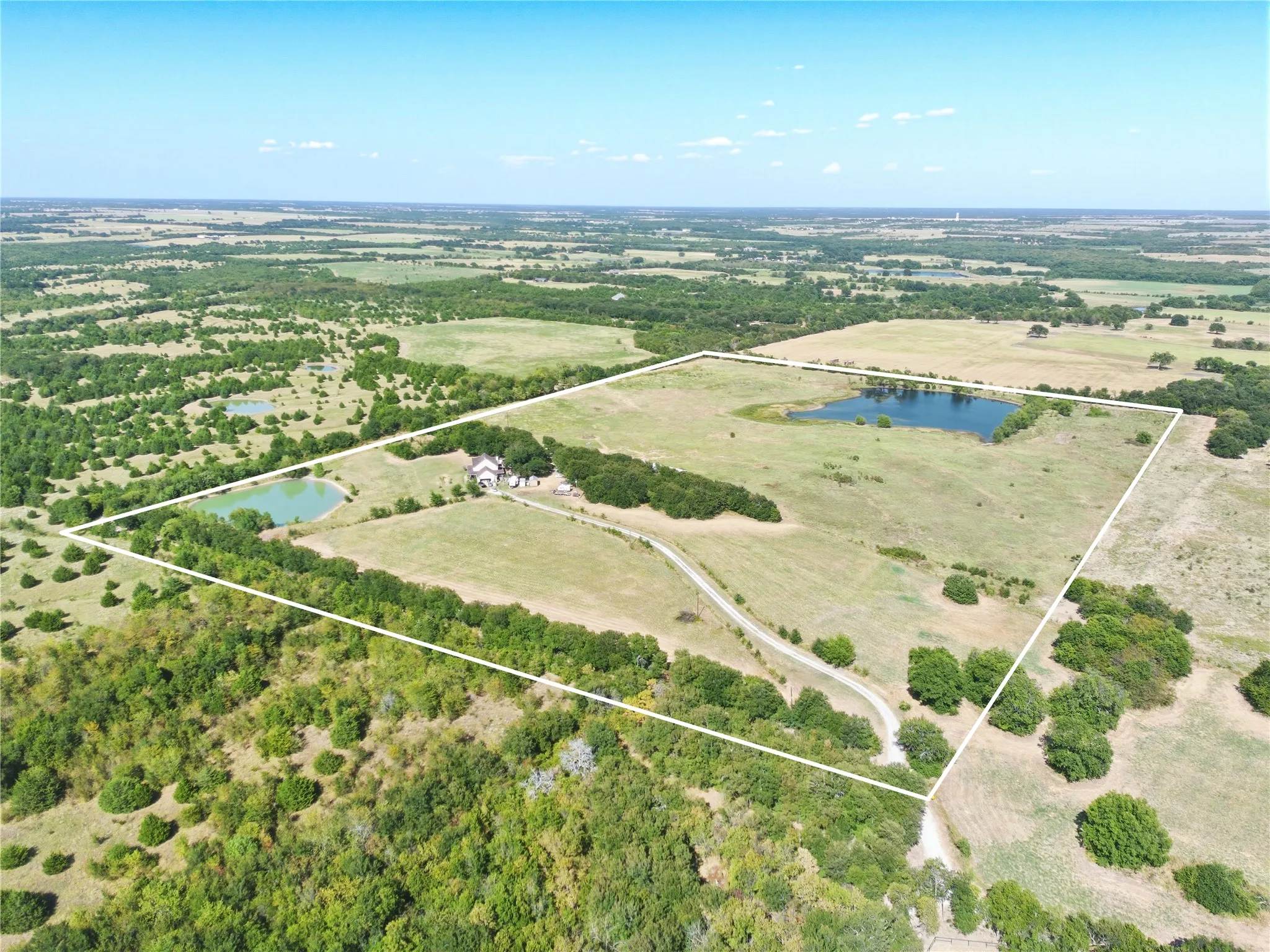 Single Family Residence For Sale in Hunt County , 4905 County Road 1134, Leonard, Texas 75452, 4 Bedroom, 4 Bathroom, 2 Garage spaces, 3,660 Sqft, built in 2002, mls#21375643, Real Estate Agent in Leonard, Homes For Sale in Hunt county, Homes For Sale in Leonard, Realtor in Leonard Texas, Real Estate Brokerage Independent Realty Texas, Luminita Cordes Realtor