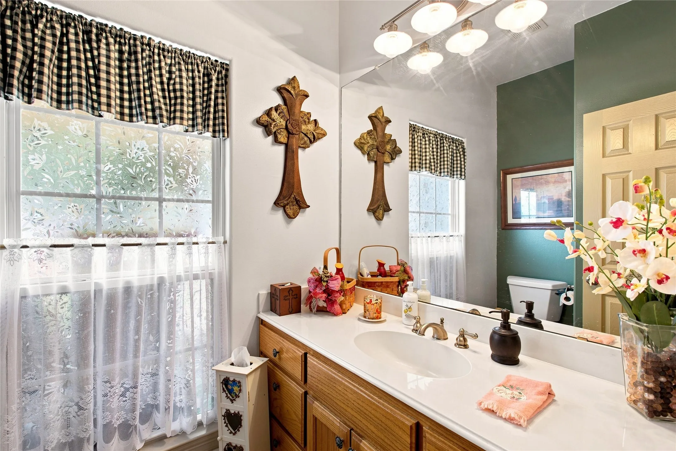 Single Family Residence For Sale in Hunt County , 4905 County Road 1134, Leonard, Texas 75452, 4 Bedroom, 4 Bathroom, 2 Garage spaces, 3,660 Sqft, built in 2002, mls#21375643, Real Estate Agent in Leonard, Homes For Sale in Hunt county, Homes For Sale in Leonard, Realtor in Leonard Texas, Real Estate Brokerage Independent Realty Texas, Luminita Cordes Realtor