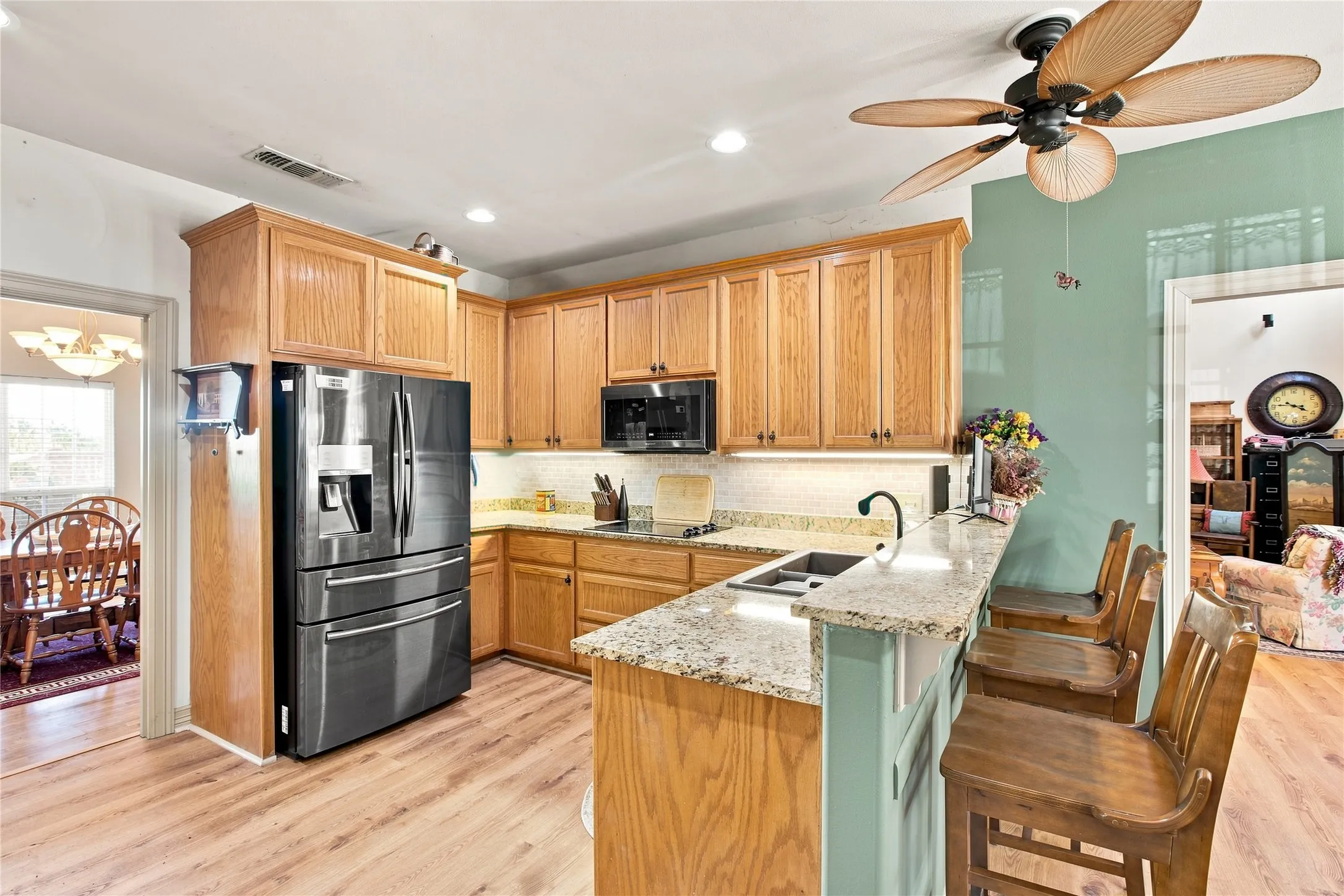 Single Family Residence For Sale in Hunt County , 4905 County Road 1134, Leonard, Texas 75452, 4 Bedroom, 4 Bathroom, 2 Garage spaces, 3,660 Sqft, built in 2002, mls#21375643, Real Estate Agent in Leonard, Homes For Sale in Hunt county, Homes For Sale in Leonard, Realtor in Leonard Texas, Real Estate Brokerage Independent Realty Texas, Luminita Cordes Realtor