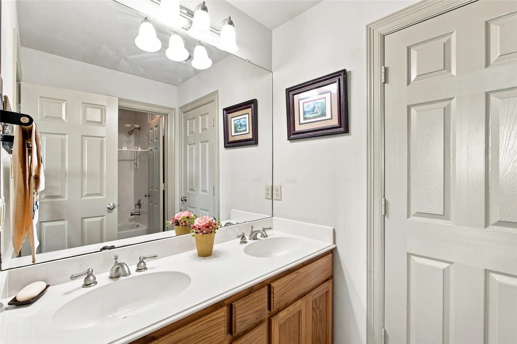 Single Family Residence For Sale in Hunt County , 4905 County Road 1134, Leonard, Texas 75452, 4 Bedroom, 4 Bathroom, 2 Garage spaces, 3,660 Sqft, built in 2002, mls#21375643, Real Estate Agent in Leonard, Homes For Sale in Hunt county, Homes For Sale in Leonard, Realtor in Leonard Texas, Real Estate Brokerage Independent Realty Texas, Luminita Cordes Realtor