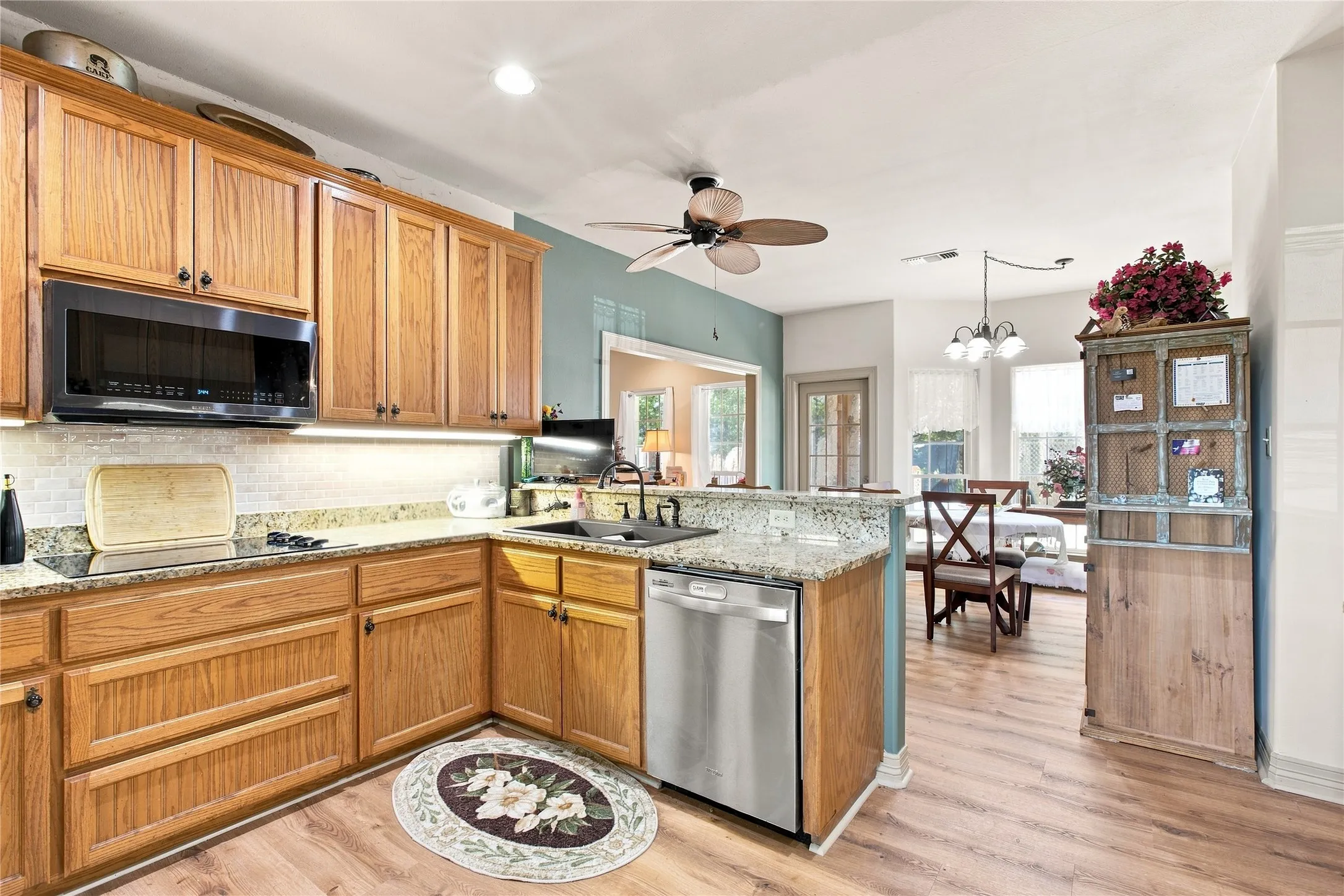 Single Family Residence For Sale in Hunt County , 4905 County Road 1134, Leonard, Texas 75452, 4 Bedroom, 4 Bathroom, 2 Garage spaces, 3,660 Sqft, built in 2002, mls#21375643, Real Estate Agent in Leonard, Homes For Sale in Hunt county, Homes For Sale in Leonard, Realtor in Leonard Texas, Real Estate Brokerage Independent Realty Texas, Luminita Cordes Realtor