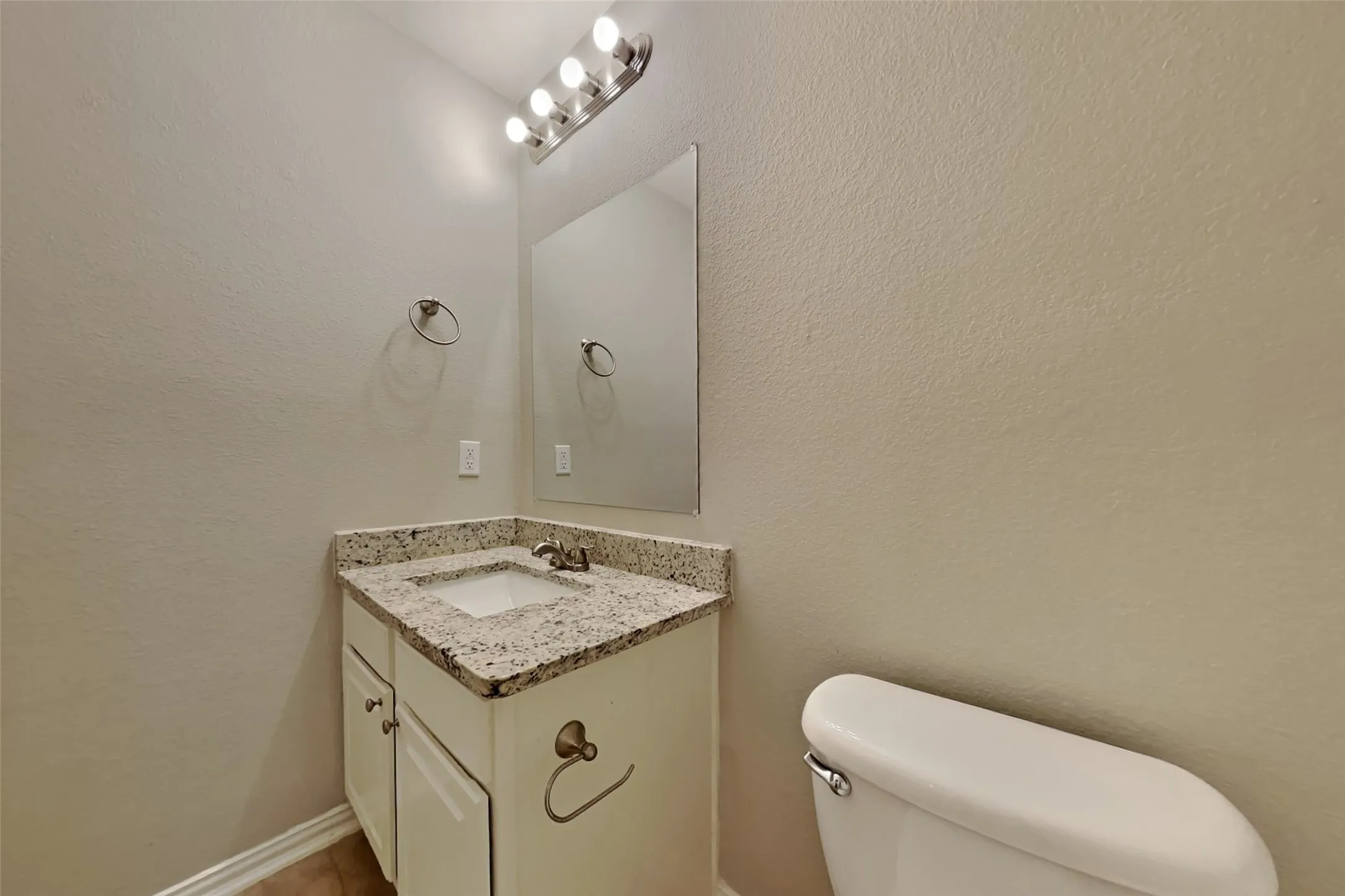 Single Family Residence For Rent in Dallas County , 1112 Seider Lane, Grand Prairie, Texas 75052, 4 Bedroom, 2 Bathroom, 2 Garage spaces, 1,935 Sqft, built in 2007, mls#21375585, Real Estate Agent in Grand Prairie, Homes For Rent in Dallas county, Homes For Rent in Grand Prairie, Realtor in Grand Prairie Texas, Real Estate Brokerage Independent Realty Texas, Luminita Cordes Realtor