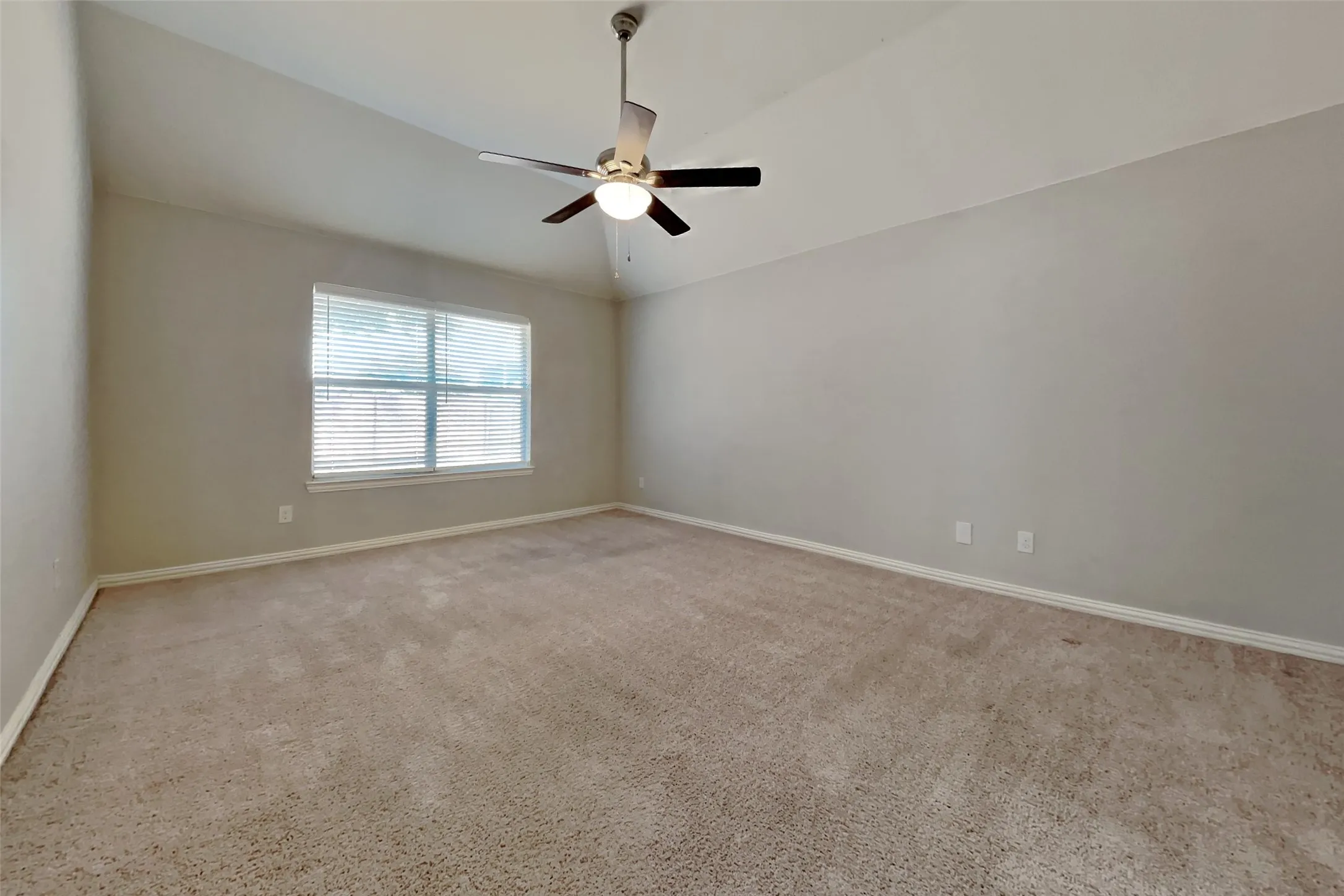 Single Family Residence For Rent in Dallas County , 1112 Seider Lane, Grand Prairie, Texas 75052, 4 Bedroom, 2 Bathroom, 2 Garage spaces, 1,935 Sqft, built in 2007, mls#21375585, Real Estate Agent in Grand Prairie, Homes For Rent in Dallas county, Homes For Rent in Grand Prairie, Realtor in Grand Prairie Texas, Real Estate Brokerage Independent Realty Texas, Luminita Cordes Realtor