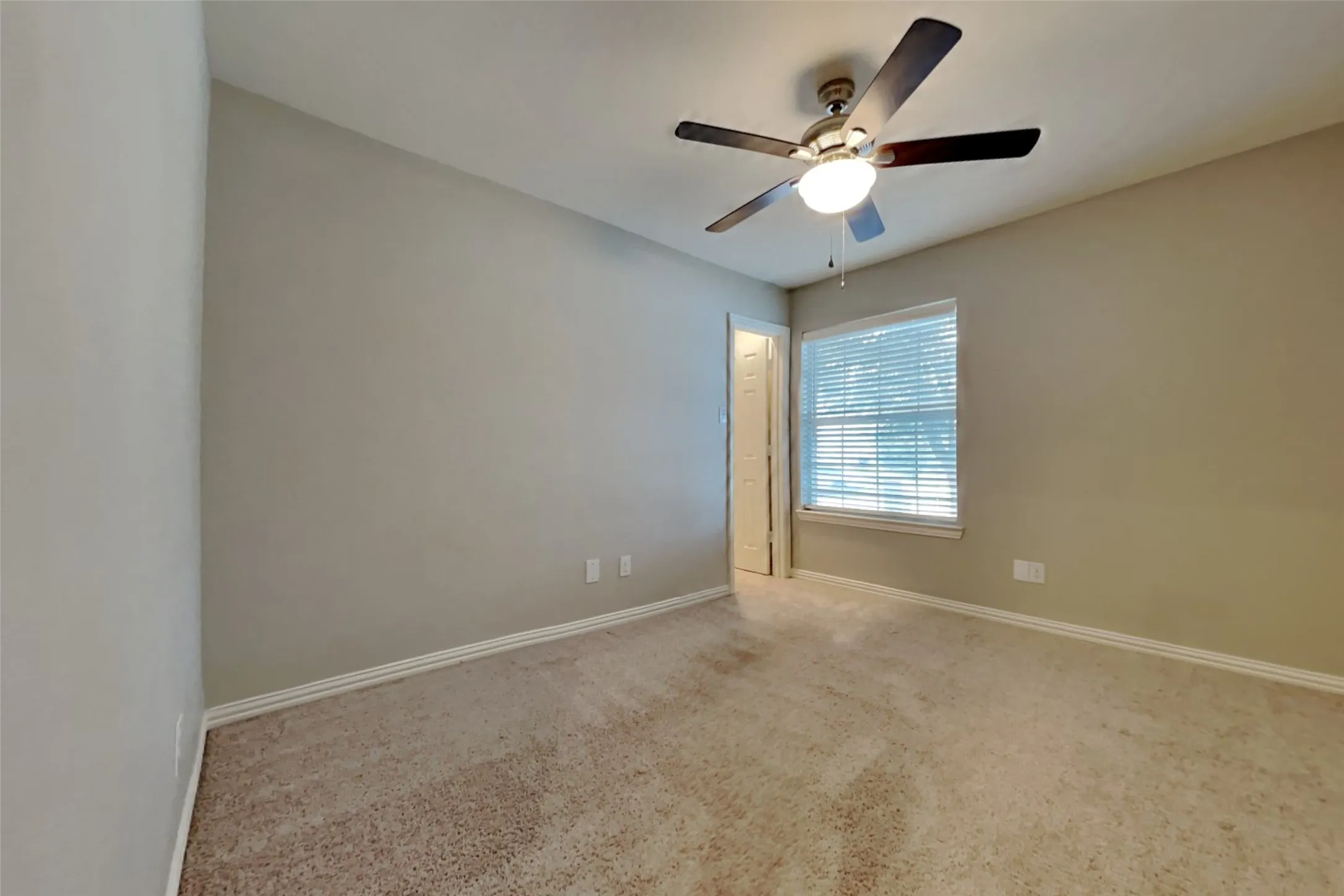 Single Family Residence For Rent in Dallas County , 1112 Seider Lane, Grand Prairie, Texas 75052, 4 Bedroom, 2 Bathroom, 2 Garage spaces, 1,935 Sqft, built in 2007, mls#21375585, Real Estate Agent in Grand Prairie, Homes For Rent in Dallas county, Homes For Rent in Grand Prairie, Realtor in Grand Prairie Texas, Real Estate Brokerage Independent Realty Texas, Luminita Cordes Realtor