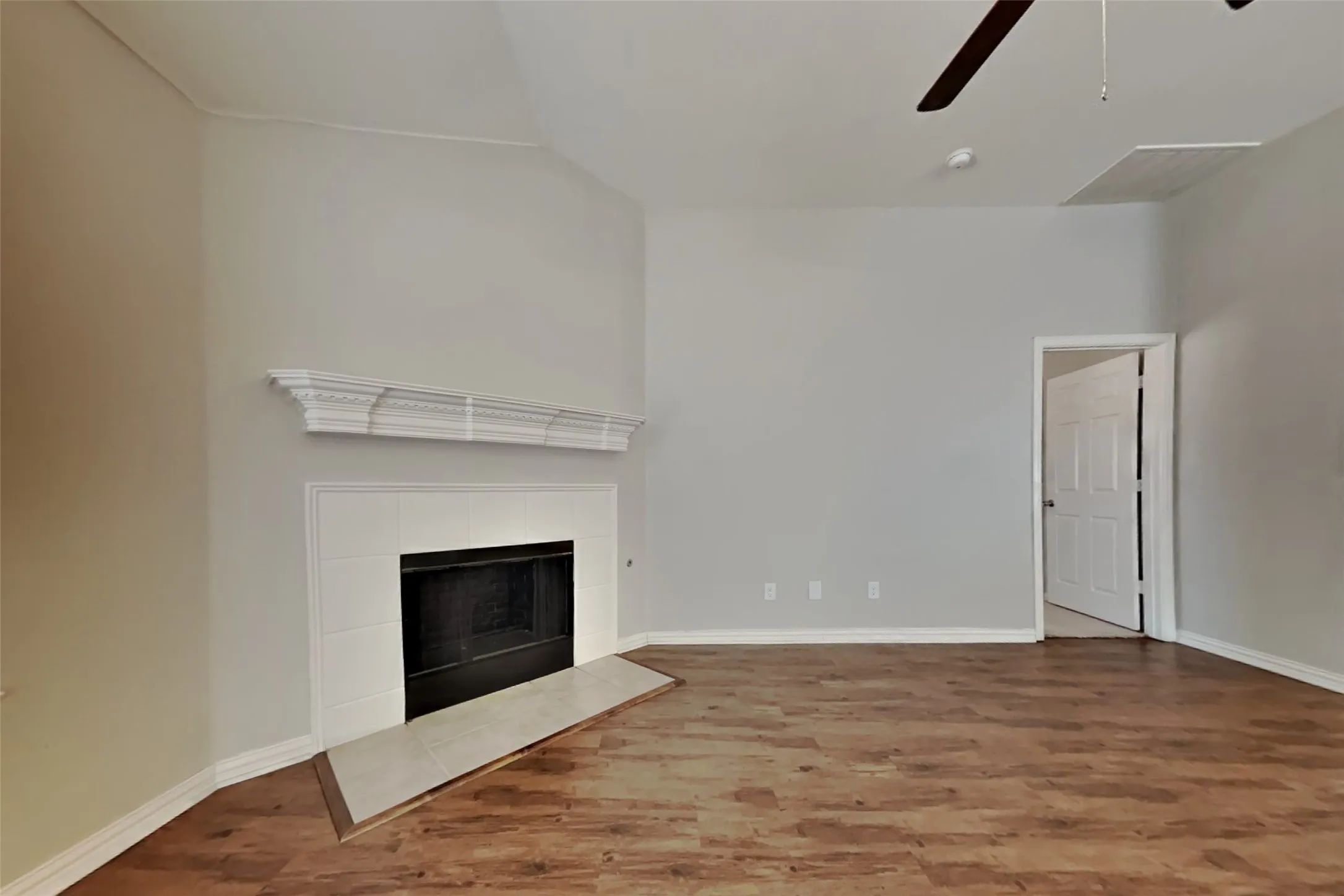 Single Family Residence For Rent in Dallas County , 1112 Seider Lane, Grand Prairie, Texas 75052, 4 Bedroom, 2 Bathroom, 2 Garage spaces, 1,935 Sqft, built in 2007, mls#21375585, Real Estate Agent in Grand Prairie, Homes For Rent in Dallas county, Homes For Rent in Grand Prairie, Realtor in Grand Prairie Texas, Real Estate Brokerage Independent Realty Texas, Luminita Cordes Realtor