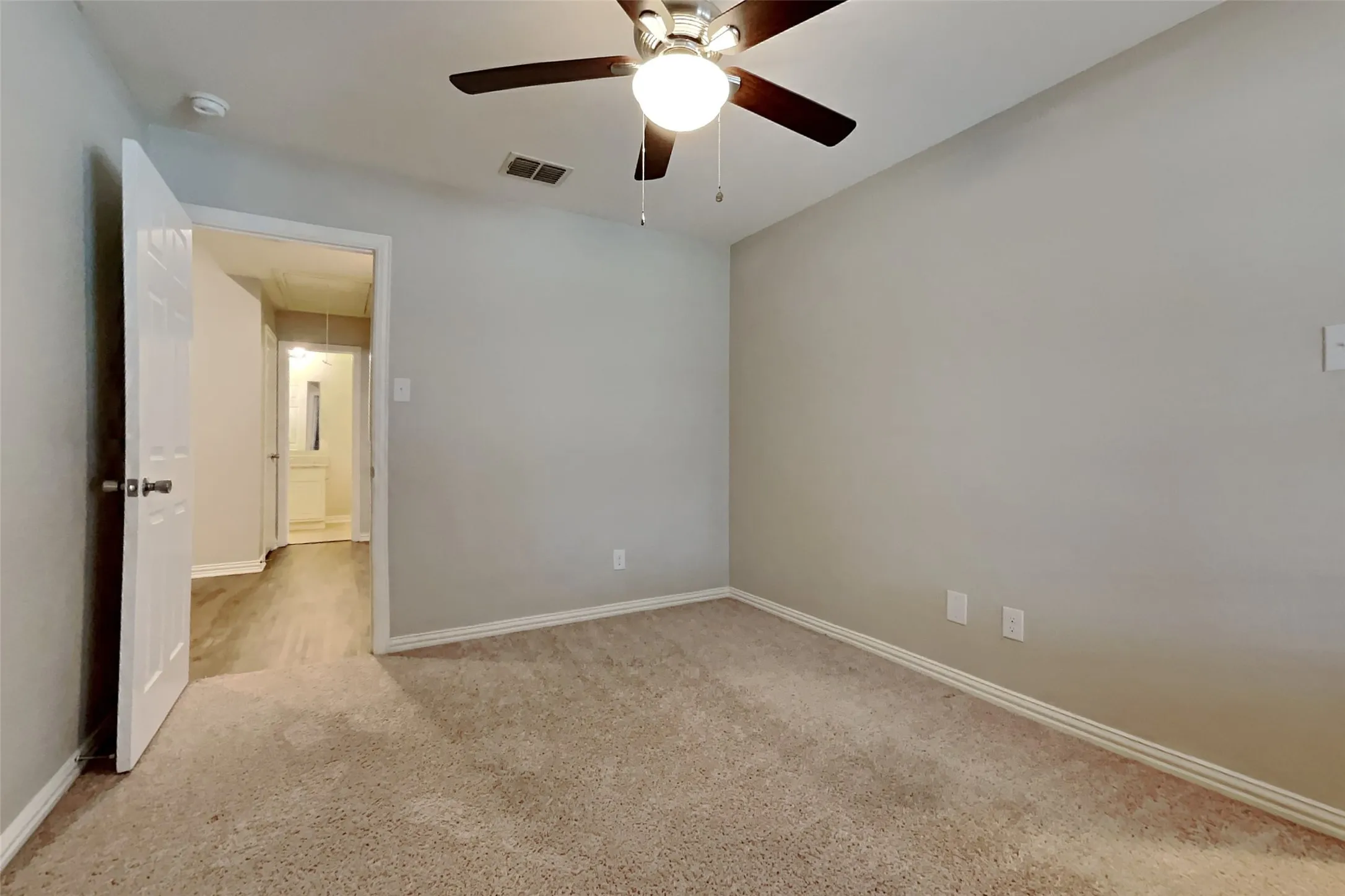 Single Family Residence For Rent in Dallas County , 1112 Seider Lane, Grand Prairie, Texas 75052, 4 Bedroom, 2 Bathroom, 2 Garage spaces, 1,935 Sqft, built in 2007, mls#21375585, Real Estate Agent in Grand Prairie, Homes For Rent in Dallas county, Homes For Rent in Grand Prairie, Realtor in Grand Prairie Texas, Real Estate Brokerage Independent Realty Texas, Luminita Cordes Realtor