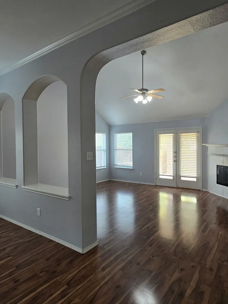 Single Family Residence For Rent in Collin County , 11706 La Grange Drive, Frisco, Texas 75035, 3 Bedroom, 3 Bathroom, 2 Garage spaces, 2,299 Sqft, built in 2006, mls#21373960, Real Estate Agent in Frisco, Homes For Rent in Collin county, Homes For Rent in Frisco, Realtor in Frisco Texas, Real Estate Brokerage Independent Realty Texas, Luminita Cordes Realtor
