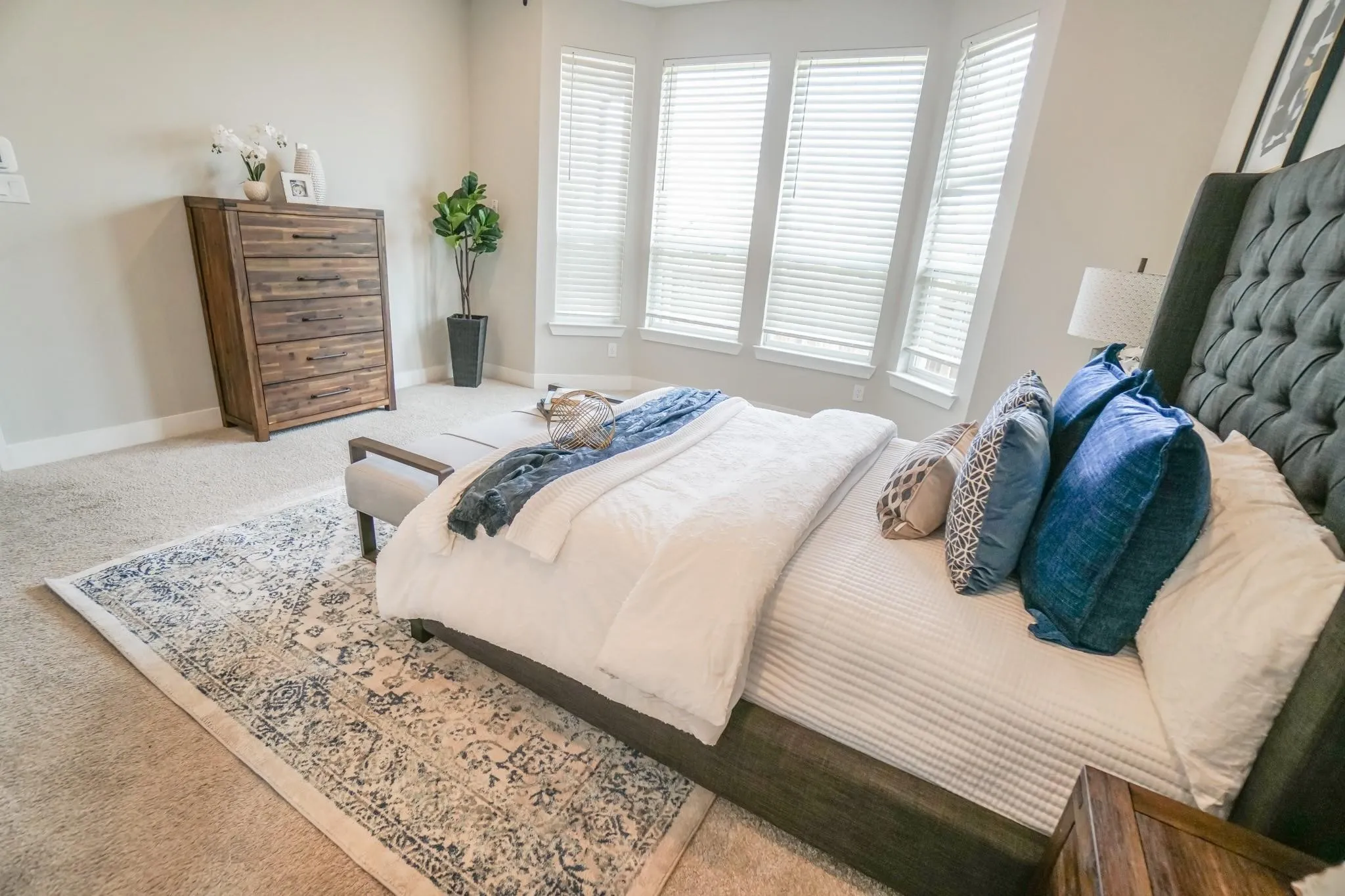 Bay window with multiple windows and blinds