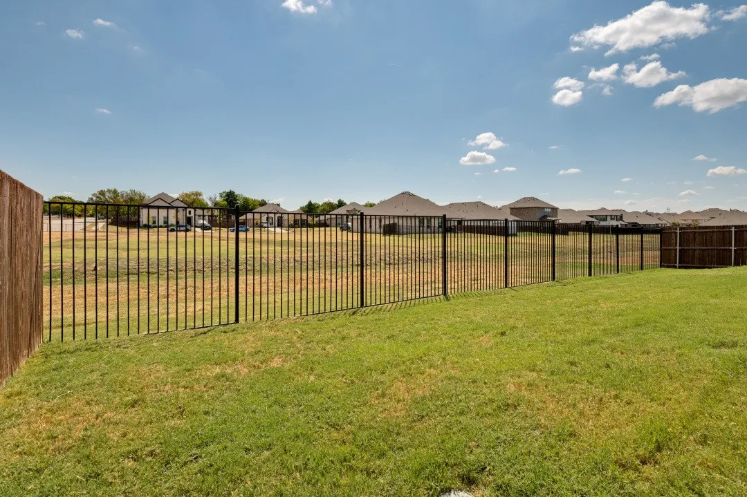 Single Family Residence For Sale in Ellis County , 1006 Summer Grove Drive, Midlothian, Texas 76065, 4 Bedroom, 2 Bathroom, 3 Garage spaces, 2,270 Sqft, built in 2023, mls#21375652, Real Estate Agent in Midlothian, Homes For Sale in Ellis county, Homes For Sale in Midlothian, Realtor in Midlothian Texas, Real Estate Brokerage Independent Realty Texas, Luminita Cordes Realtor