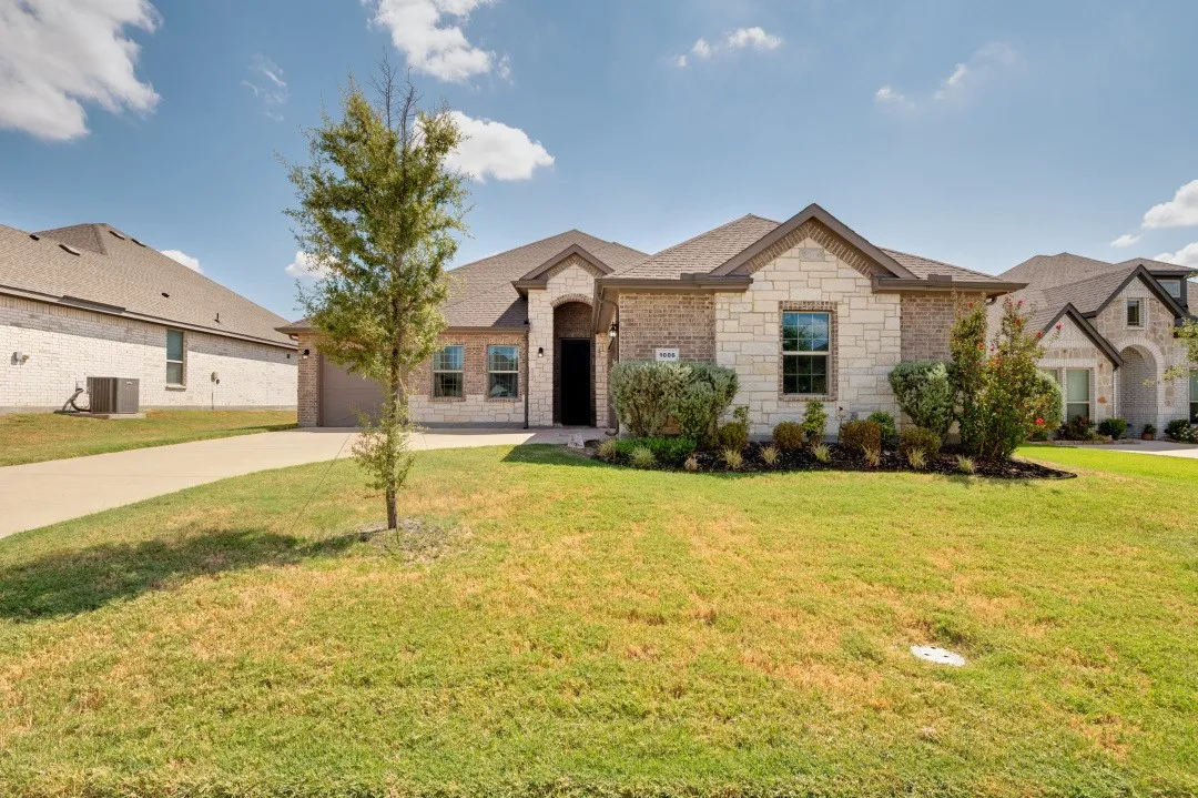 Single Family Residence For Sale in Ellis County , 1006 Summer Grove Drive, Midlothian, Texas 76065, 4 Bedroom, 2 Bathroom, 3 Garage spaces, 2,270 Sqft, built in 2023, mls#21375652, Real Estate Agent in Midlothian, Homes For Sale in Ellis county, Homes For Sale in Midlothian, Realtor in Midlothian Texas, Real Estate Brokerage Independent Realty Texas, Luminita Cordes Realtor