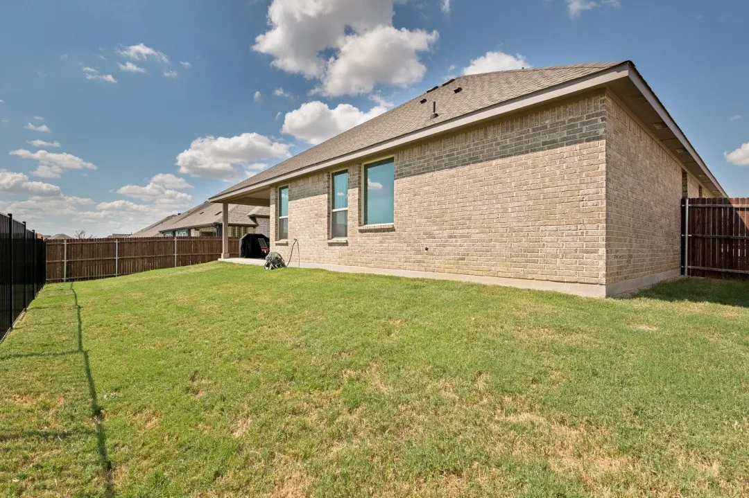Single Family Residence For Sale in Ellis County , 1006 Summer Grove Drive, Midlothian, Texas 76065, 4 Bedroom, 2 Bathroom, 3 Garage spaces, 2,270 Sqft, built in 2023, mls#21375652, Real Estate Agent in Midlothian, Homes For Sale in Ellis county, Homes For Sale in Midlothian, Realtor in Midlothian Texas, Real Estate Brokerage Independent Realty Texas, Luminita Cordes Realtor