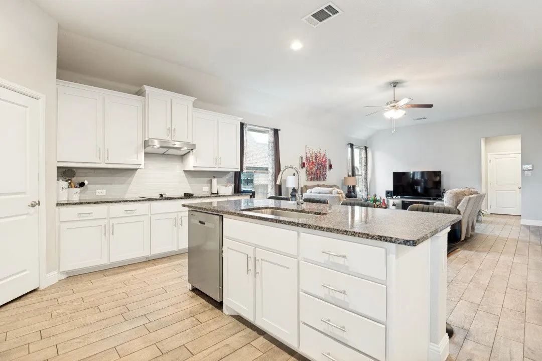 Single Family Residence For Sale in Ellis County , 1006 Summer Grove Drive, Midlothian, Texas 76065, 4 Bedroom, 2 Bathroom, 3 Garage spaces, 2,270 Sqft, built in 2023, mls#21375652, Real Estate Agent in Midlothian, Homes For Sale in Ellis county, Homes For Sale in Midlothian, Realtor in Midlothian Texas, Real Estate Brokerage Independent Realty Texas, Luminita Cordes Realtor