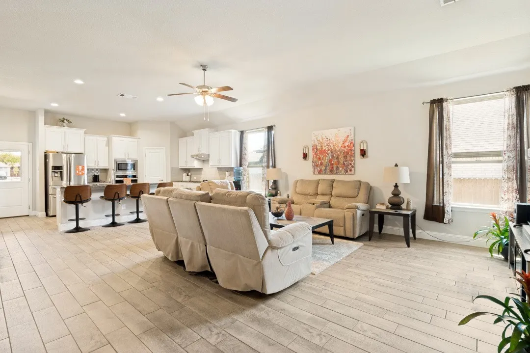 Single Family Residence For Sale in Ellis County , 1006 Summer Grove Drive, Midlothian, Texas 76065, 4 Bedroom, 2 Bathroom, 3 Garage spaces, 2,270 Sqft, built in 2023, mls#21375652, Real Estate Agent in Midlothian, Homes For Sale in Ellis county, Homes For Sale in Midlothian, Realtor in Midlothian Texas, Real Estate Brokerage Independent Realty Texas, Luminita Cordes Realtor