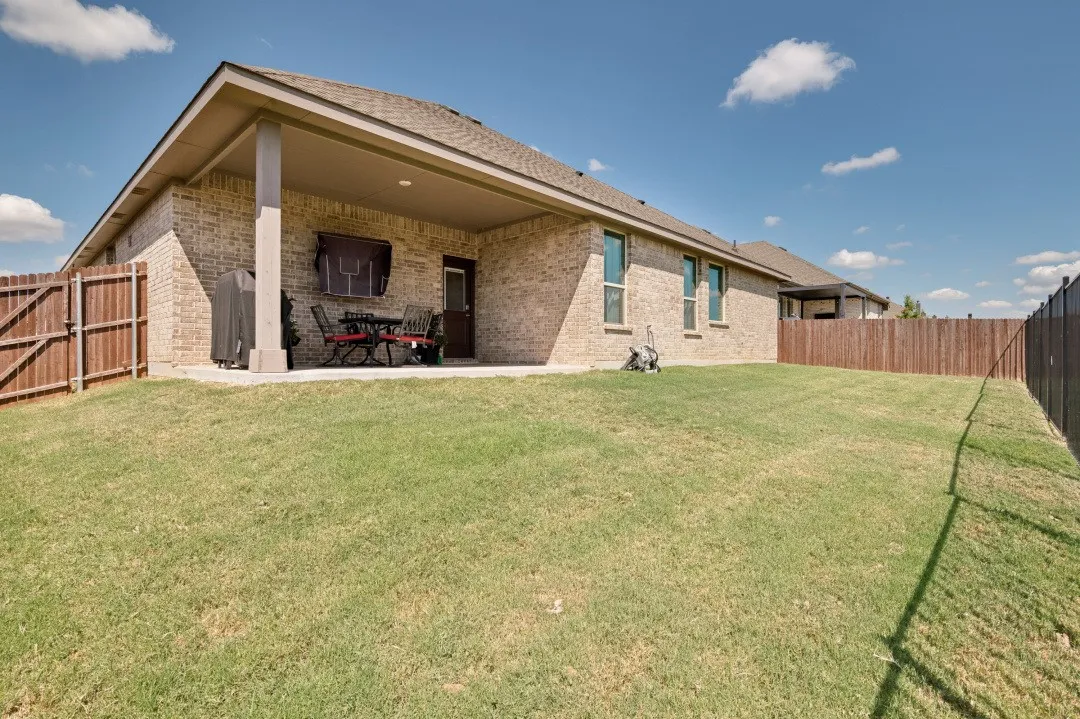 Single Family Residence For Sale in Ellis County , 1006 Summer Grove Drive, Midlothian, Texas 76065, 4 Bedroom, 2 Bathroom, 3 Garage spaces, 2,270 Sqft, built in 2023, mls#21375652, Real Estate Agent in Midlothian, Homes For Sale in Ellis county, Homes For Sale in Midlothian, Realtor in Midlothian Texas, Real Estate Brokerage Independent Realty Texas, Luminita Cordes Realtor