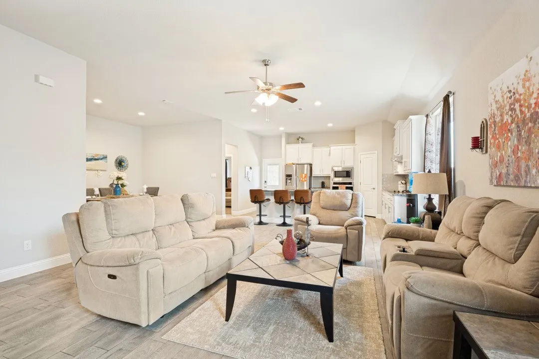 Single Family Residence For Sale in Ellis County , 1006 Summer Grove Drive, Midlothian, Texas 76065, 4 Bedroom, 2 Bathroom, 3 Garage spaces, 2,270 Sqft, built in 2023, mls#21375652, Real Estate Agent in Midlothian, Homes For Sale in Ellis county, Homes For Sale in Midlothian, Realtor in Midlothian Texas, Real Estate Brokerage Independent Realty Texas, Luminita Cordes Realtor