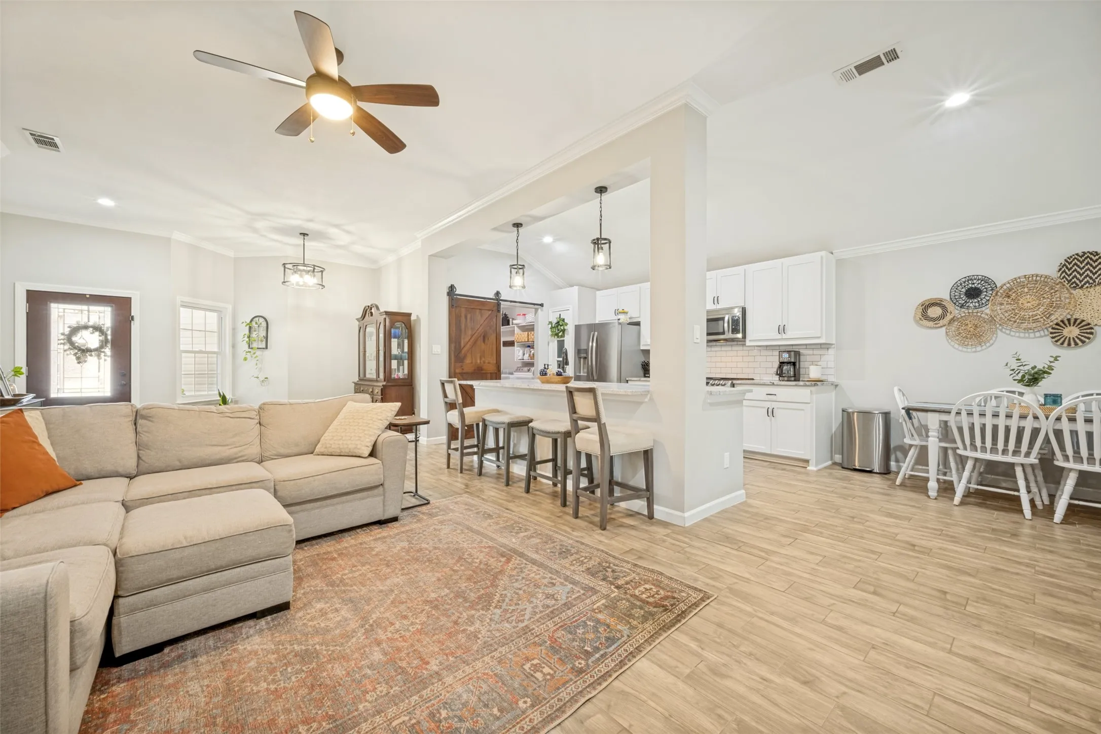 Single Family Residence For Sale in Denton County , 3302 Cliff Oaks Drive, Corinth, Texas 76210, 4 Bedroom, 2 Bathroom, 2 Garage spaces, 1,811 Sqft, built in 1996, mls#21375598, Real Estate Agent in Corinth, Homes For Sale in Denton county, Homes For Sale in Corinth, Realtor in Corinth Texas, Real Estate Brokerage Independent Realty Texas, Luminita Cordes Realtor