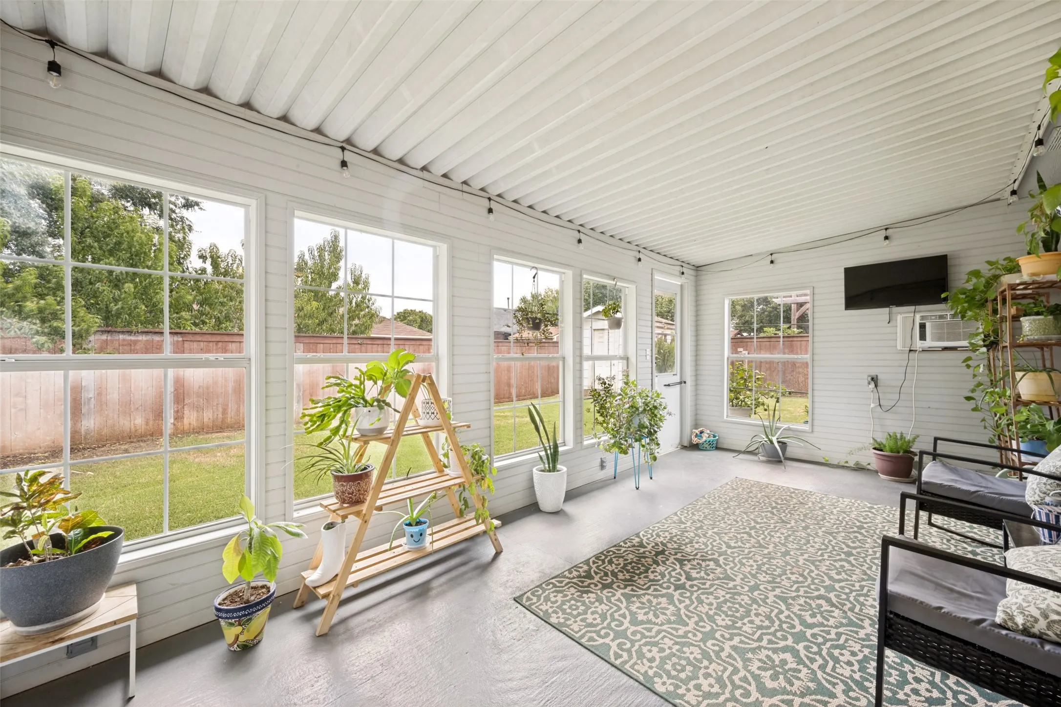 Single Family Residence For Sale in Denton County , 3302 Cliff Oaks Drive, Corinth, Texas 76210, 4 Bedroom, 2 Bathroom, 2 Garage spaces, 1,811 Sqft, built in 1996, mls#21375598, Real Estate Agent in Corinth, Homes For Sale in Denton county, Homes For Sale in Corinth, Realtor in Corinth Texas, Real Estate Brokerage Independent Realty Texas, Luminita Cordes Realtor