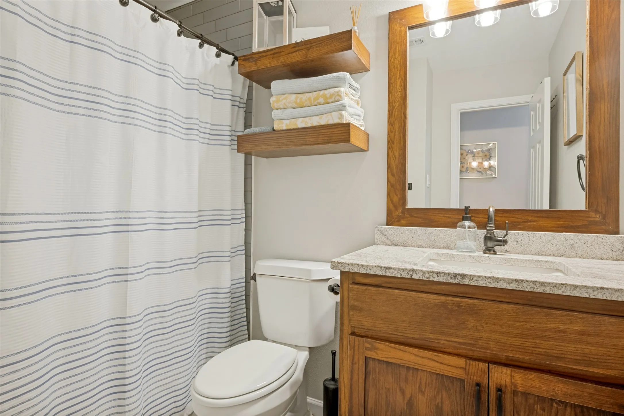 Single Family Residence For Sale in Denton County , 3302 Cliff Oaks Drive, Corinth, Texas 76210, 4 Bedroom, 2 Bathroom, 2 Garage spaces, 1,811 Sqft, built in 1996, mls#21375598, Real Estate Agent in Corinth, Homes For Sale in Denton county, Homes For Sale in Corinth, Realtor in Corinth Texas, Real Estate Brokerage Independent Realty Texas, Luminita Cordes Realtor