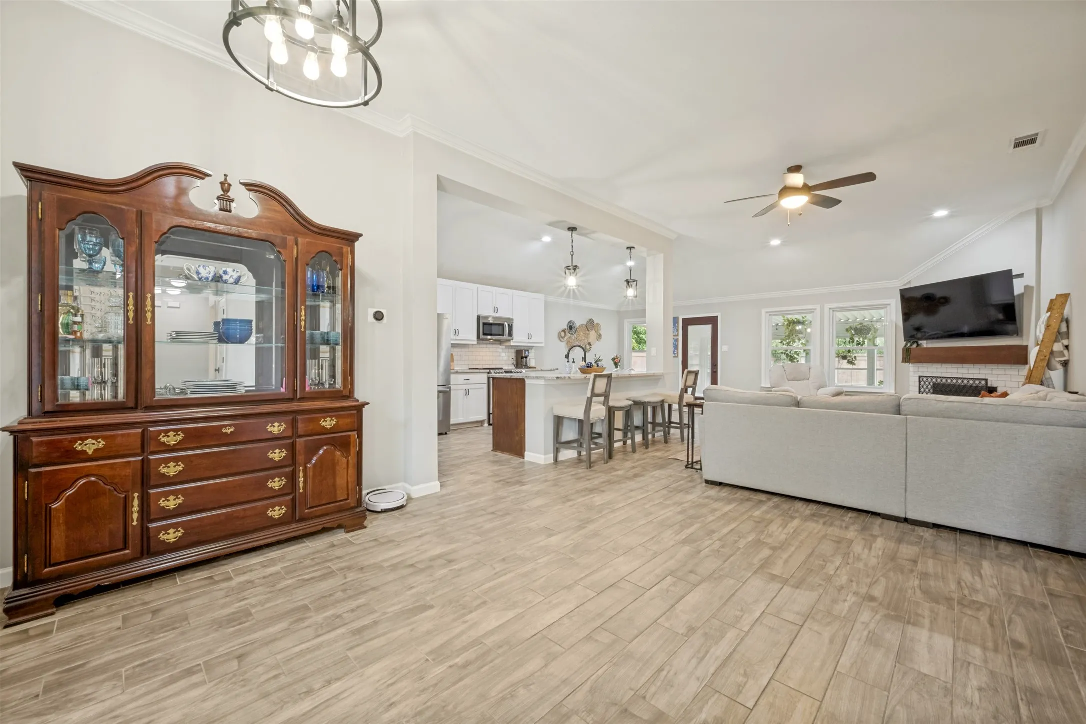 Single Family Residence For Sale in Denton County , 3302 Cliff Oaks Drive, Corinth, Texas 76210, 4 Bedroom, 2 Bathroom, 2 Garage spaces, 1,811 Sqft, built in 1996, mls#21375598, Real Estate Agent in Corinth, Homes For Sale in Denton county, Homes For Sale in Corinth, Realtor in Corinth Texas, Real Estate Brokerage Independent Realty Texas, Luminita Cordes Realtor