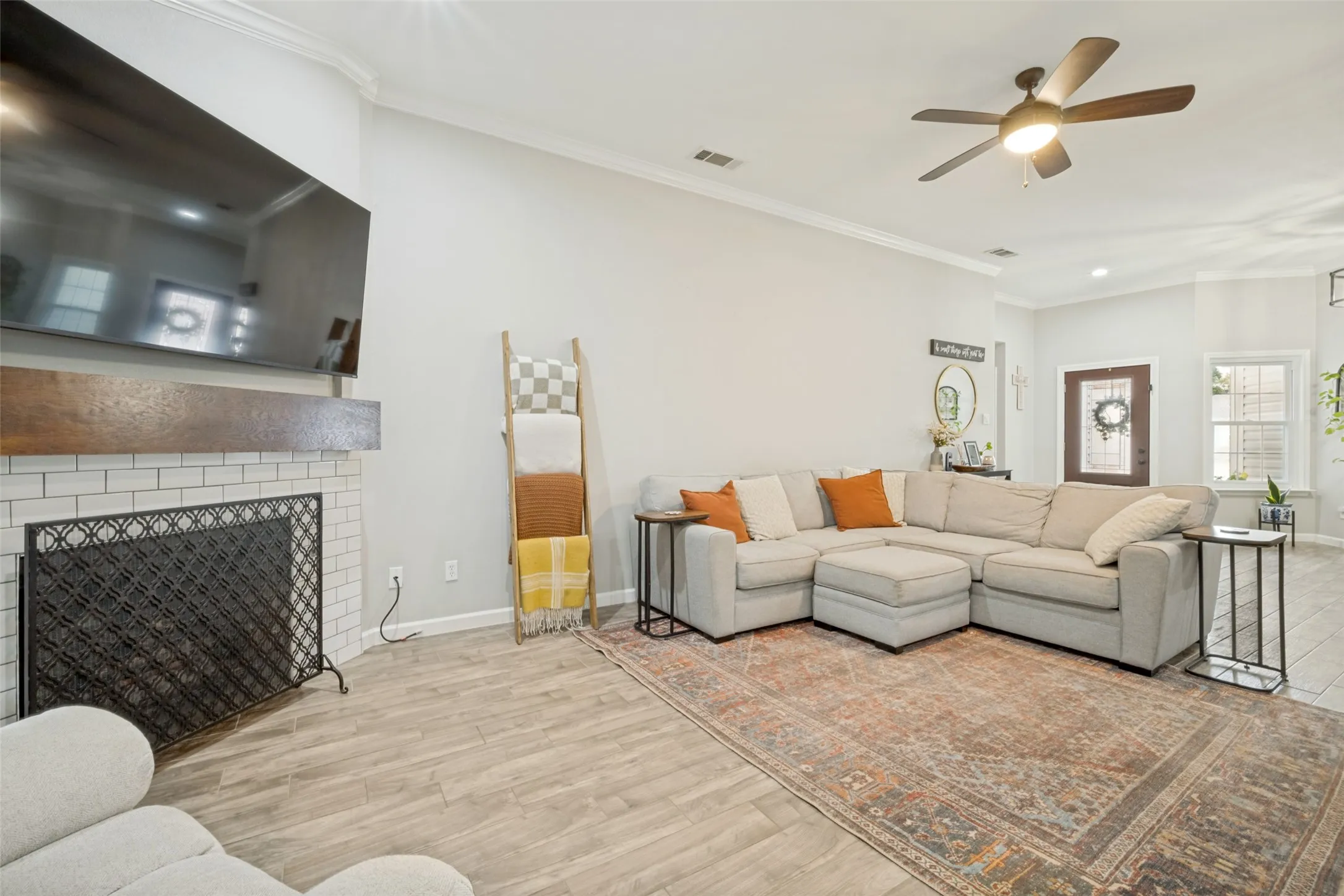 Single Family Residence For Sale in Denton County , 3302 Cliff Oaks Drive, Corinth, Texas 76210, 4 Bedroom, 2 Bathroom, 2 Garage spaces, 1,811 Sqft, built in 1996, mls#21375598, Real Estate Agent in Corinth, Homes For Sale in Denton county, Homes For Sale in Corinth, Realtor in Corinth Texas, Real Estate Brokerage Independent Realty Texas, Luminita Cordes Realtor