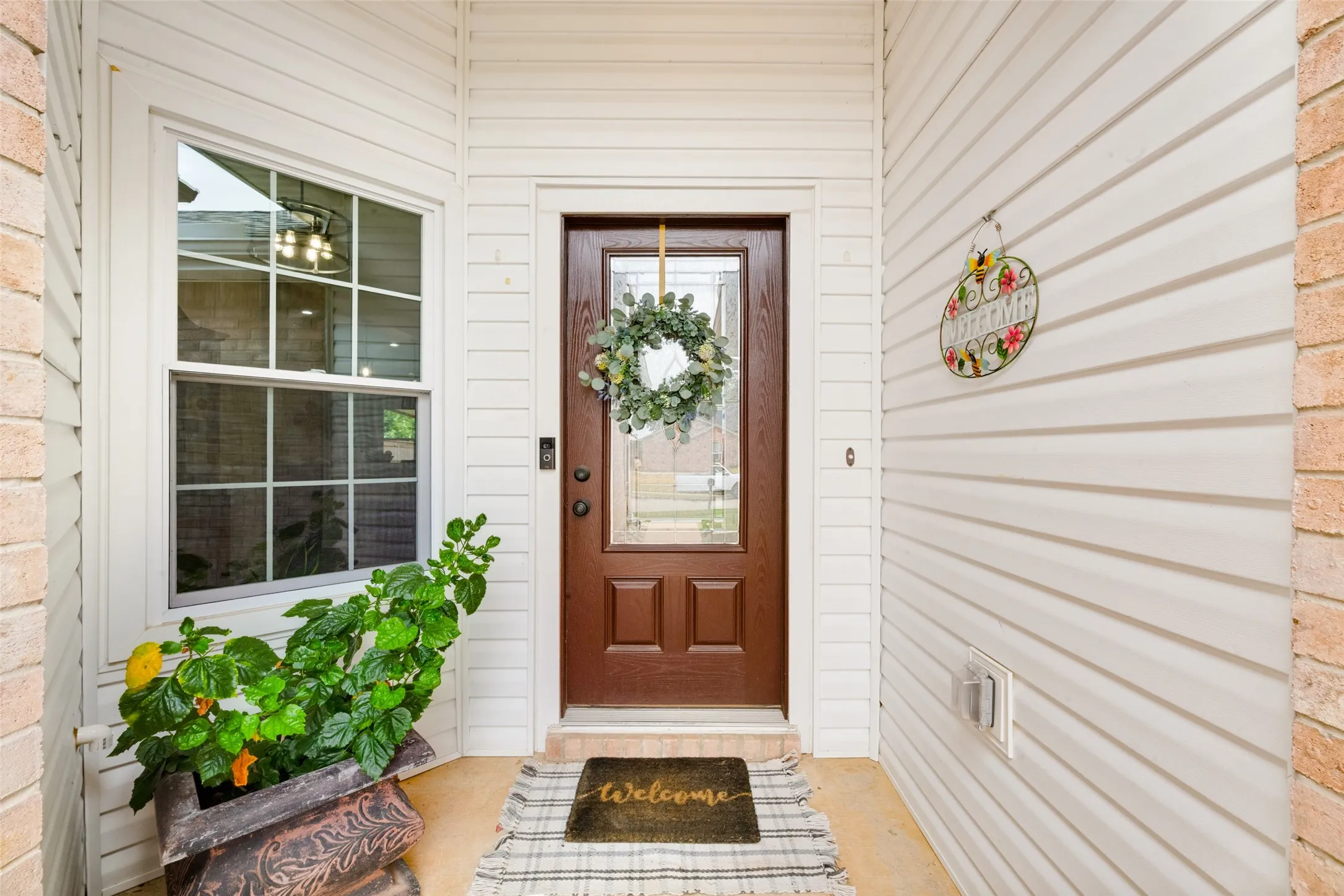 Single Family Residence For Sale in Denton County , 3302 Cliff Oaks Drive, Corinth, Texas 76210, 4 Bedroom, 2 Bathroom, 2 Garage spaces, 1,811 Sqft, built in 1996, mls#21375598, Real Estate Agent in Corinth, Homes For Sale in Denton county, Homes For Sale in Corinth, Realtor in Corinth Texas, Real Estate Brokerage Independent Realty Texas, Luminita Cordes Realtor